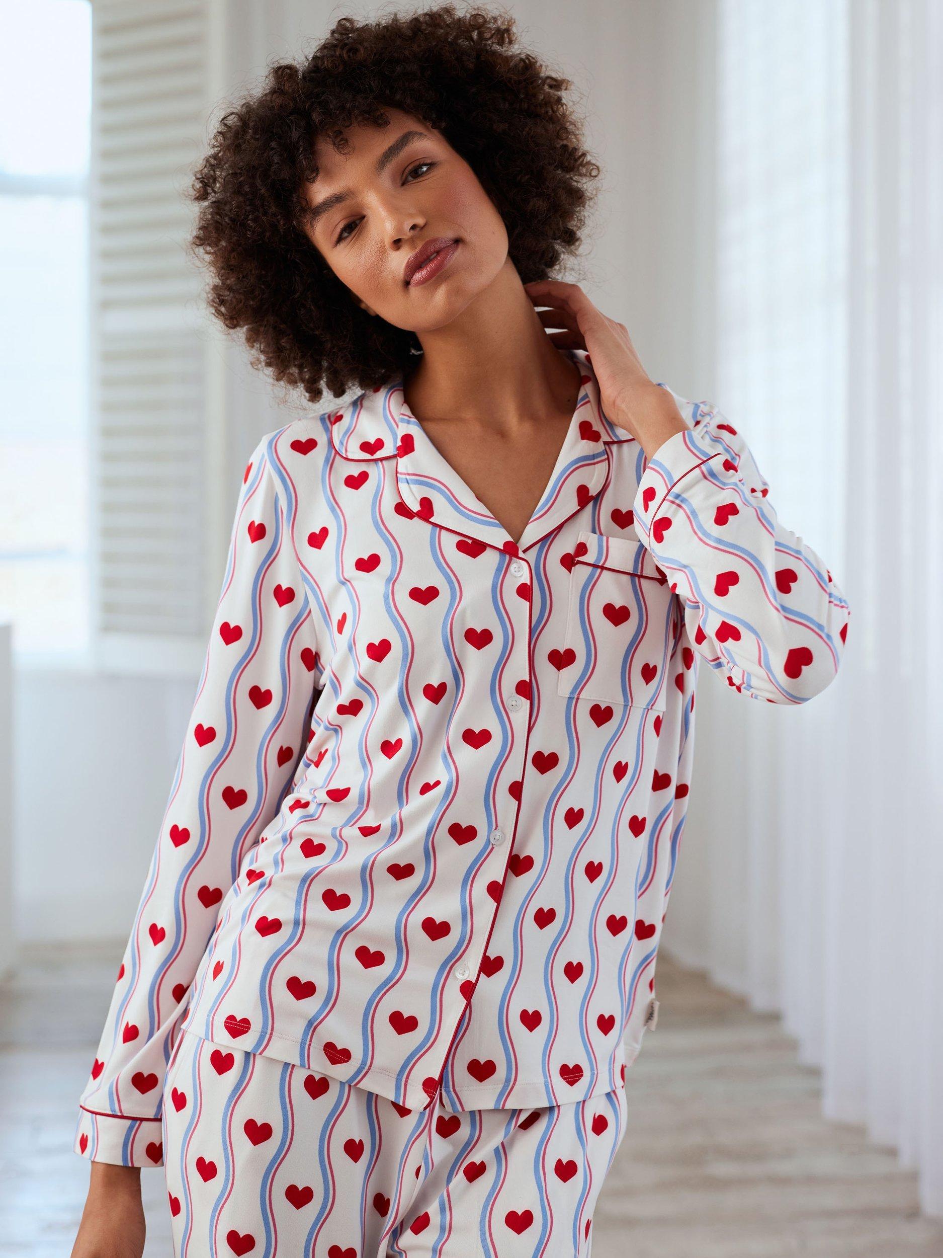 Product image 2 of 5, which shows Chelsea Peers Wavy Stripe Heart Pyjama Set, White, 18