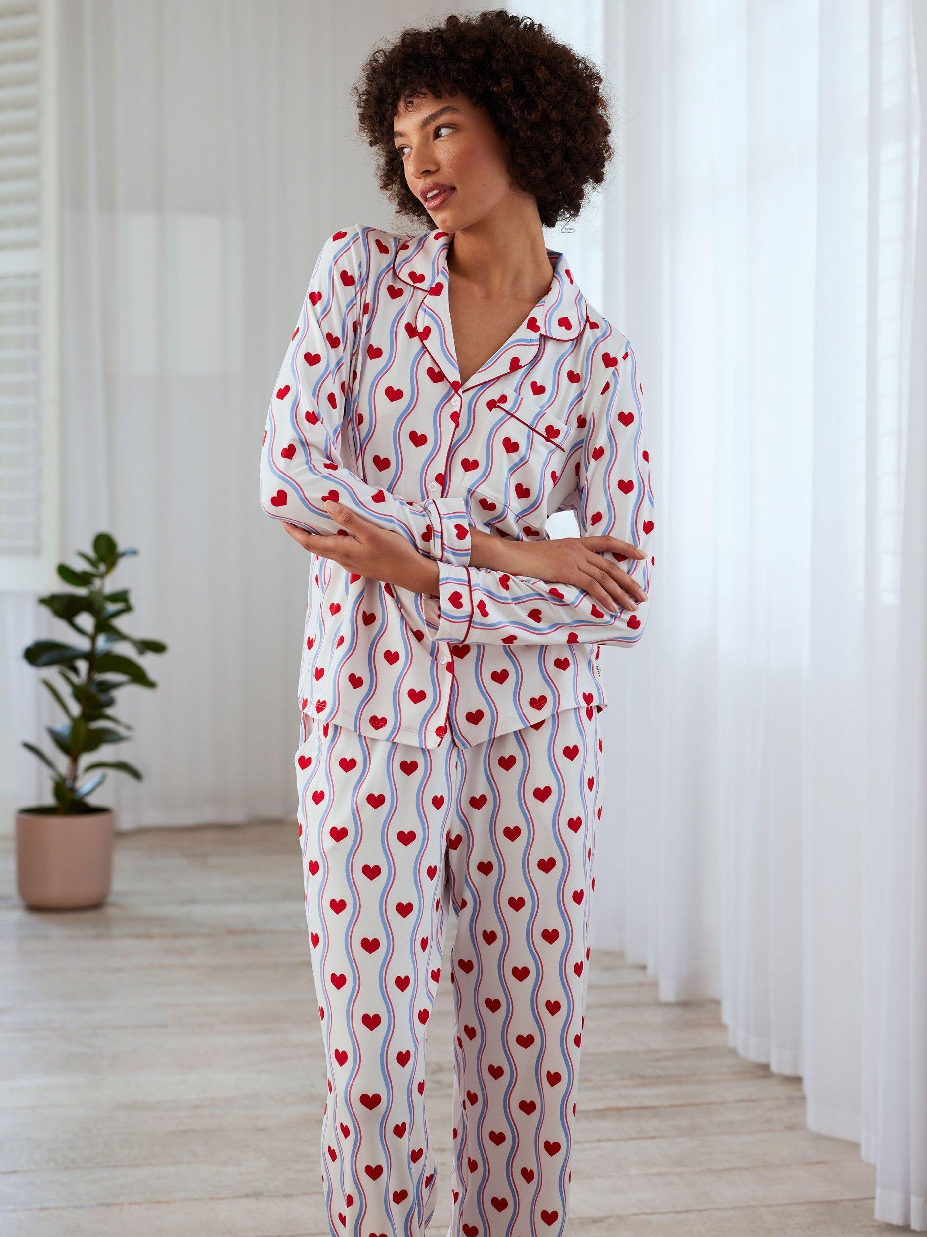 Product image 5 of 5, which shows Chelsea Peers Wavy Stripe Heart Pyjama Set, White, 18