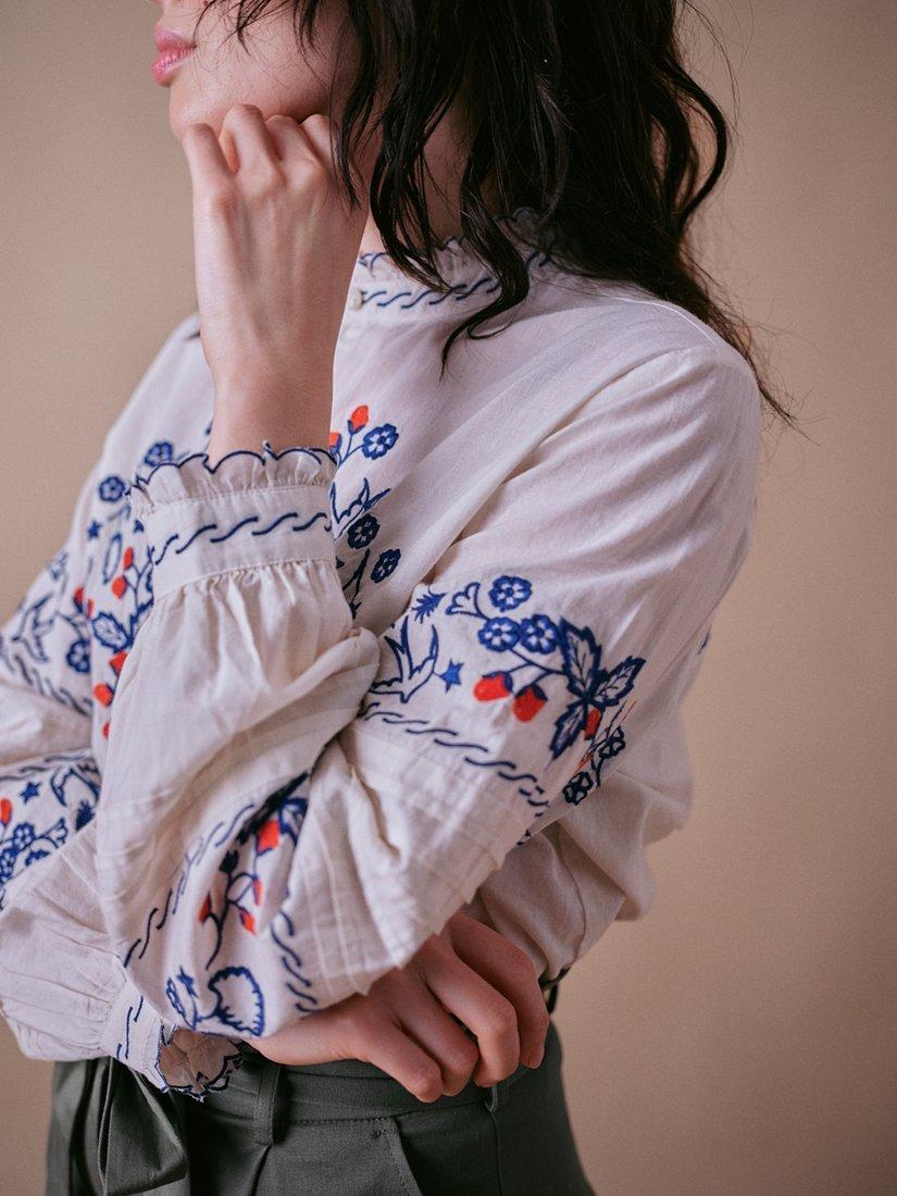 Product image 3 of 6, which shows Cape Cove Wild Strawberries & Cream Top, Egrey Ivory, S