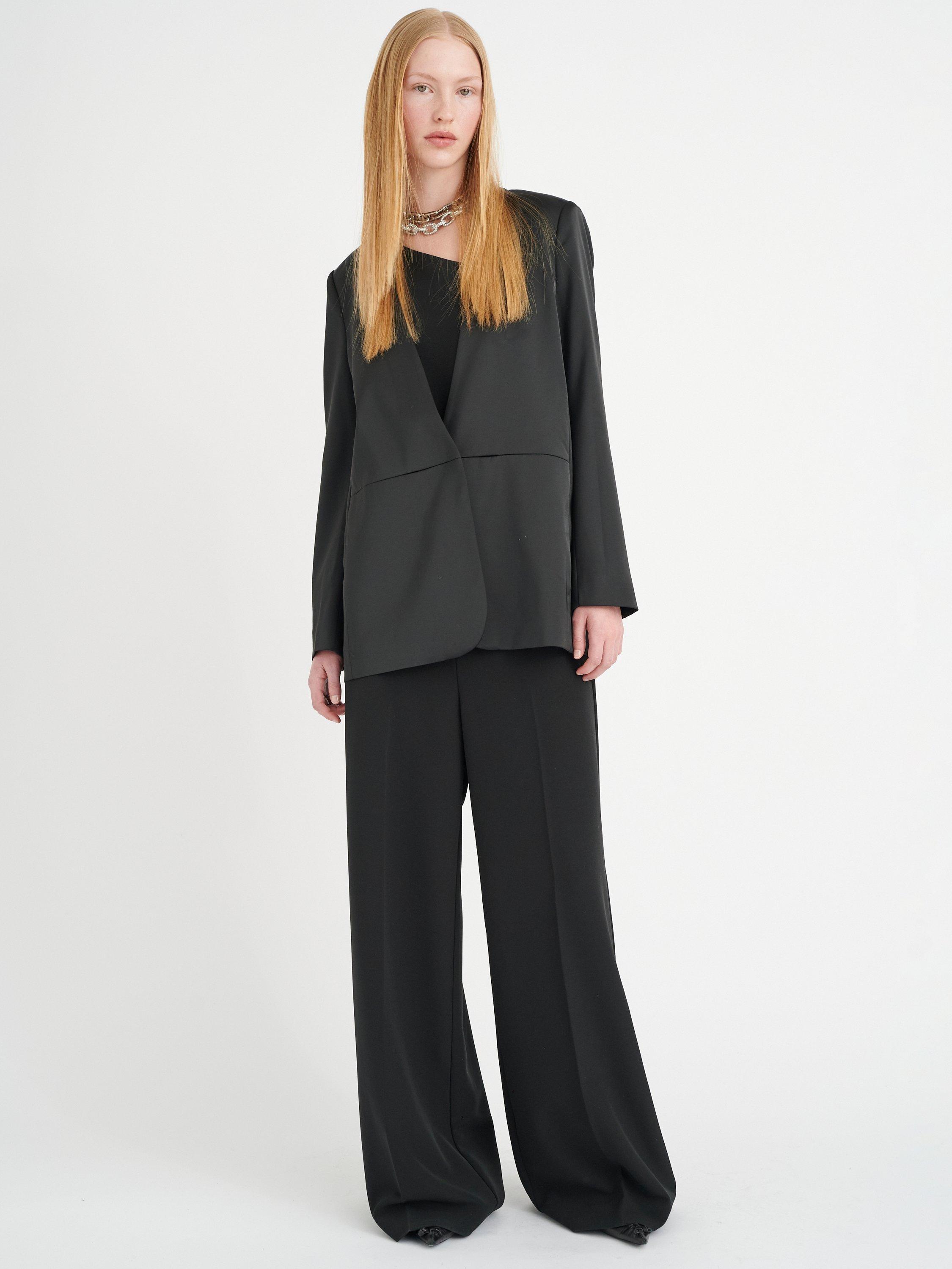 Product image 3 of 5, which shows InWear Zilky Satin Boxy Blazer, Black, 8