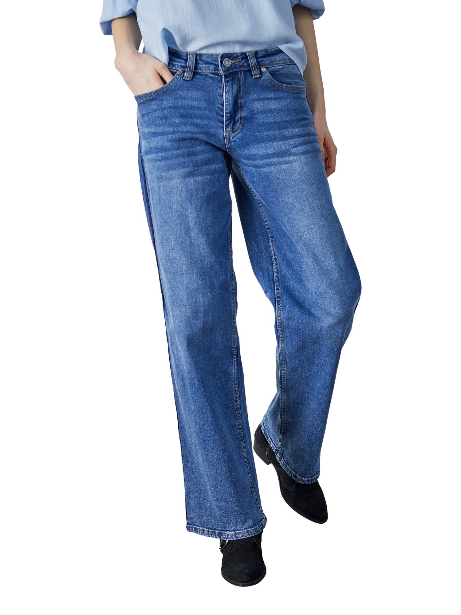 Product image 1 of 4, which shows Sisters Point Onea Straight Loose Fit Jeans, Mid Blue, S