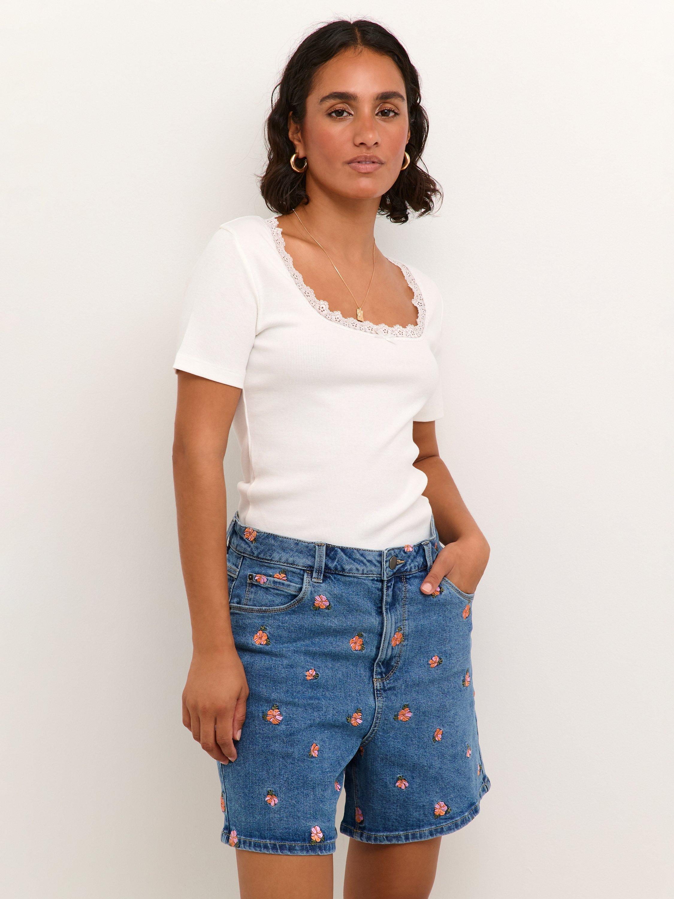 Product image 1 of 6, which shows KAFFE Maibritt Scoop Neck T-Shirt, Chalk, XS