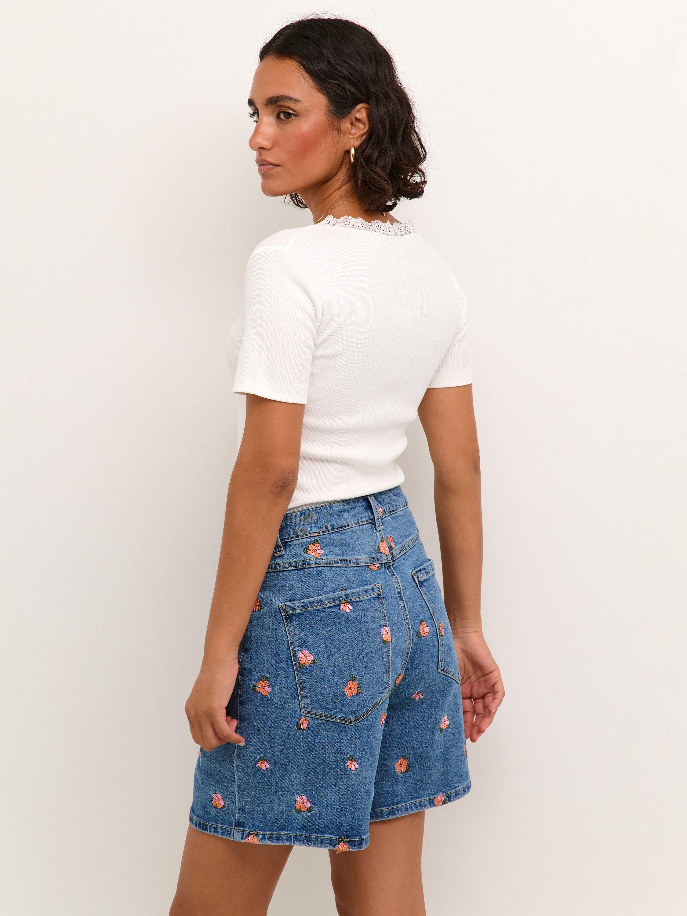 Product image 2 of 6, which shows KAFFE Maibritt Scoop Neck T-Shirt, Chalk, XS