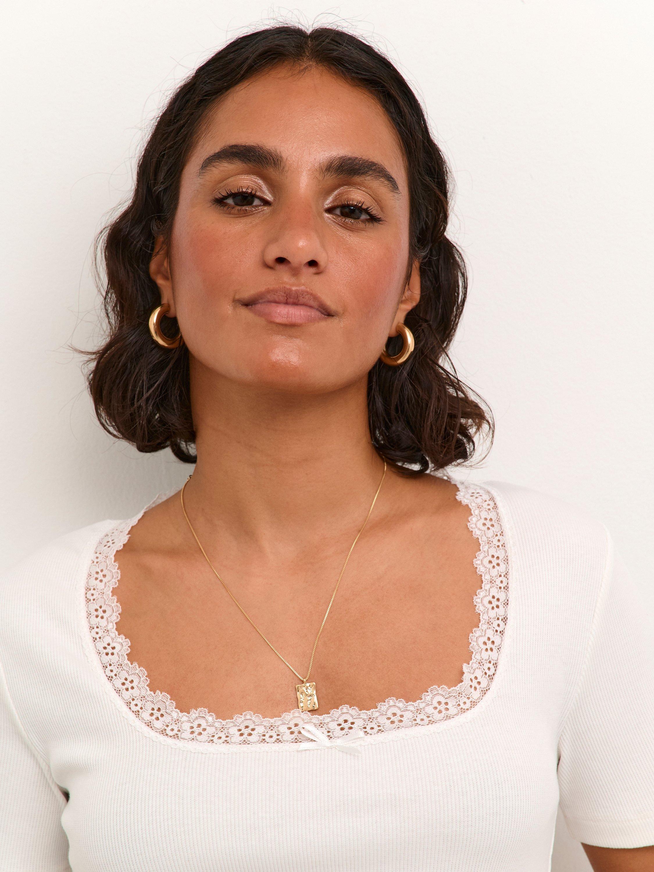 Product image 4 of 6, which shows KAFFE Maibritt Scoop Neck T-Shirt, Chalk, XS