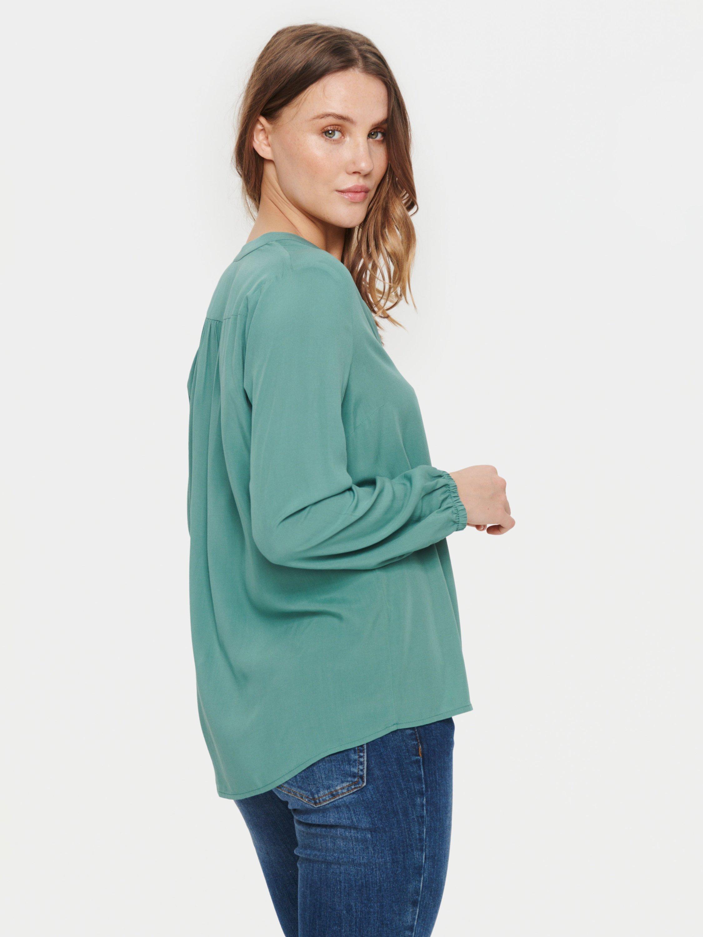 Product image 2 of 5, which shows Eda Shirt-19417 GNMI M