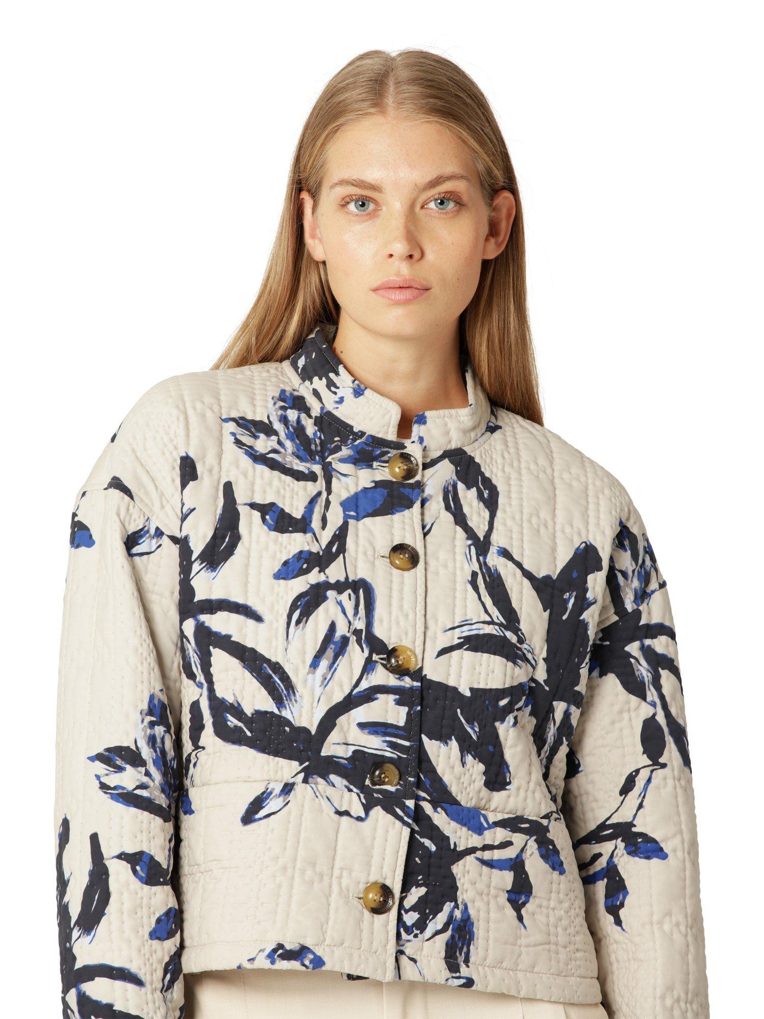 Product image 4 of 4, which shows Ilse Jacobsen Hornbæk Quilted Short Jacket, Beige Flower, 10