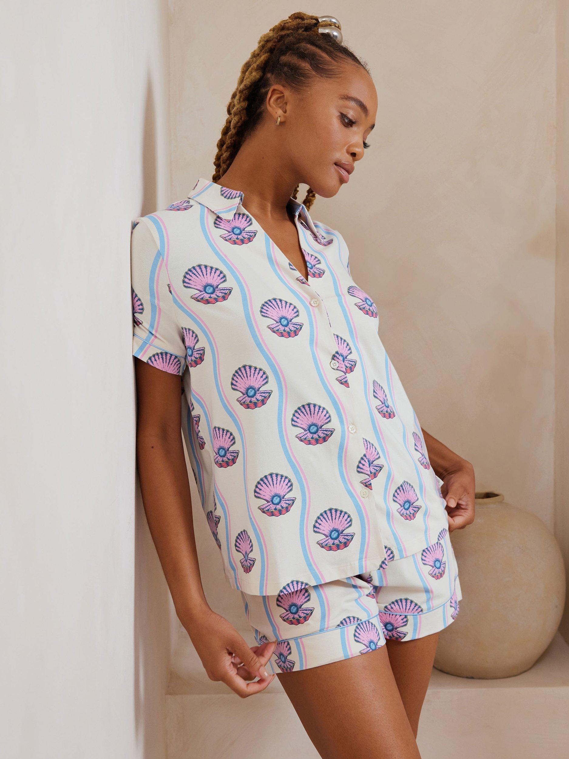 Product image 2 of 5, which shows Chelsea Peers Shell Organic Cotton Rich Short Pyjama Set, Off White, 10