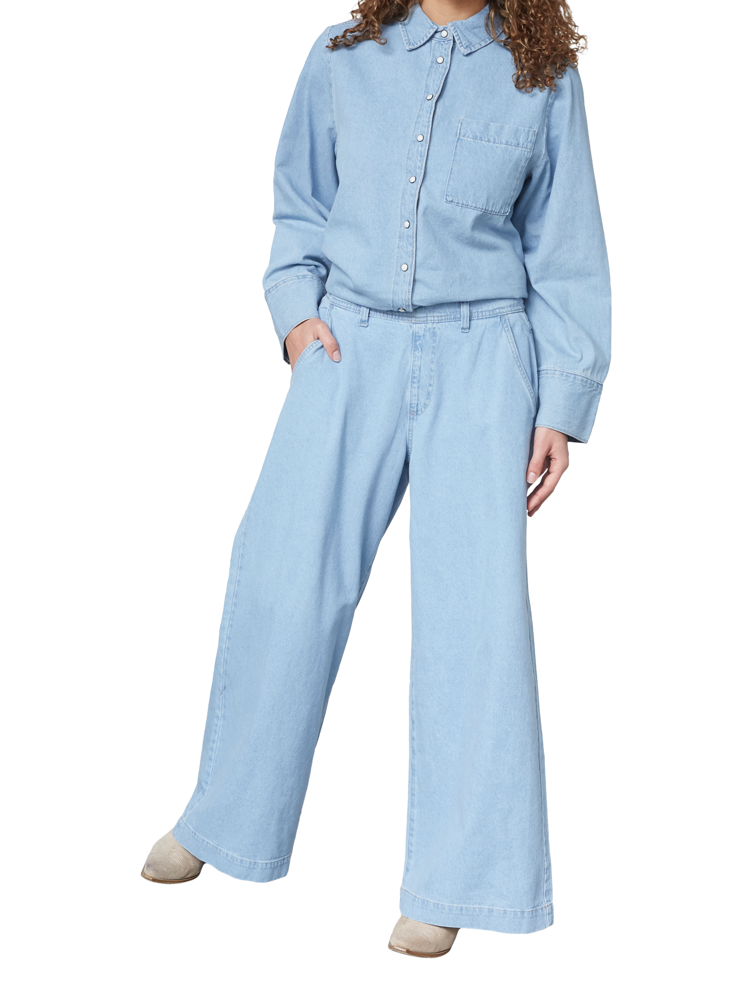 Product image 1 of 4, which shows Sisters Point Osa Wide Leg Jeans, Light Blue Wash, XS