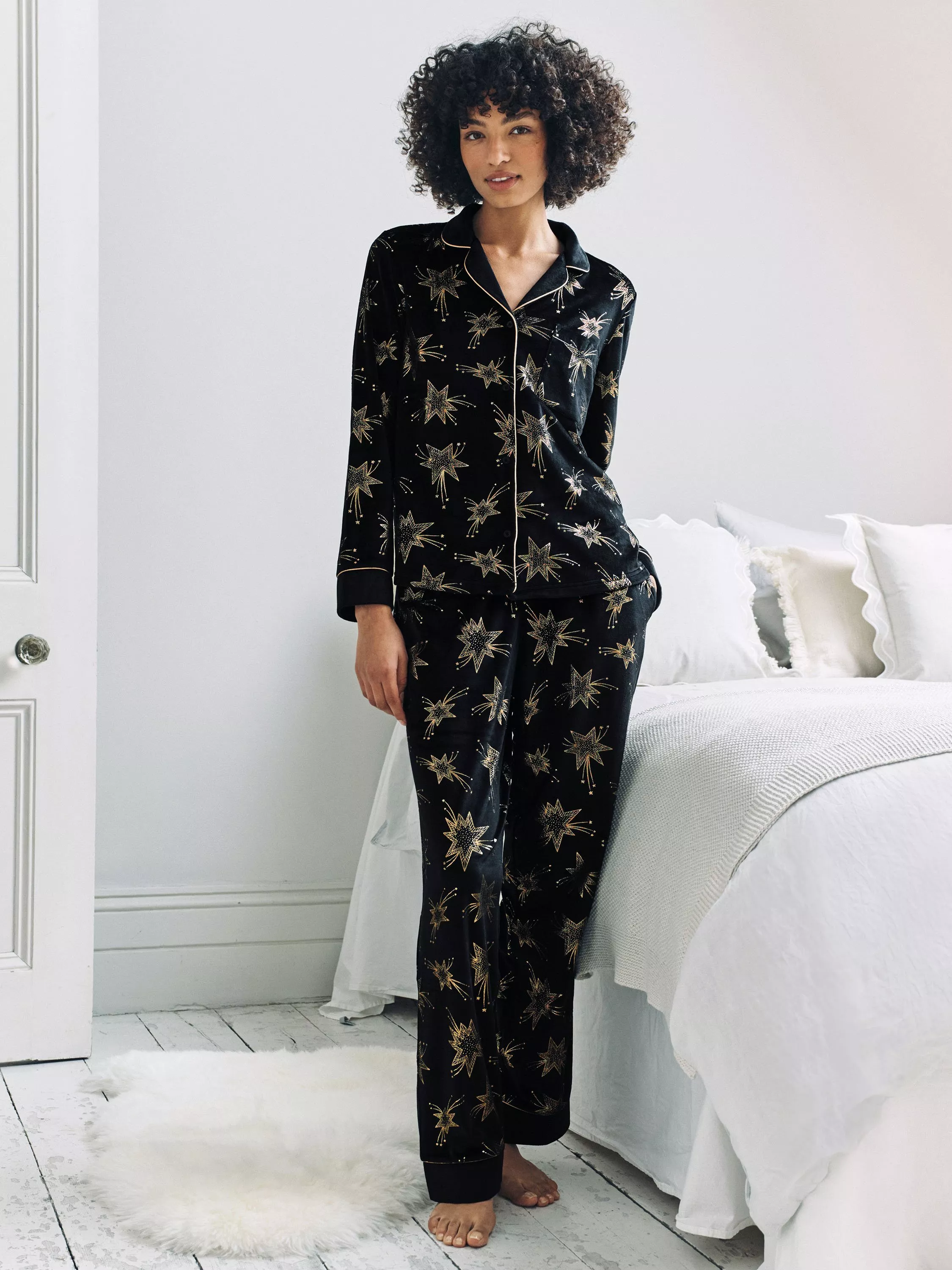 Chelsea Peers Stars Button Through Long Pyjama Set, Black