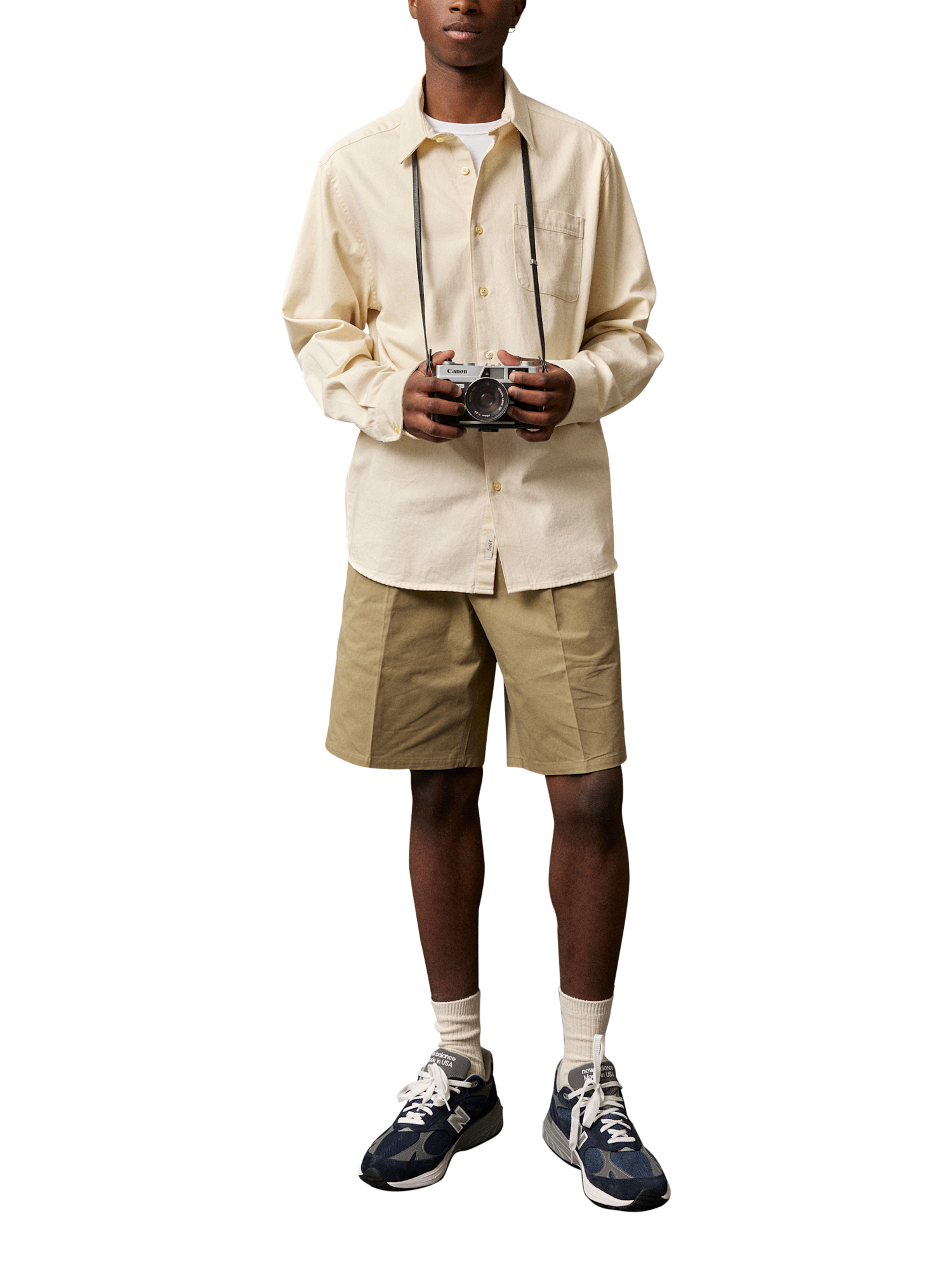 Product image 4 of 5, which shows forét Tailored Twill Writer Shorts, Khaki, 32R