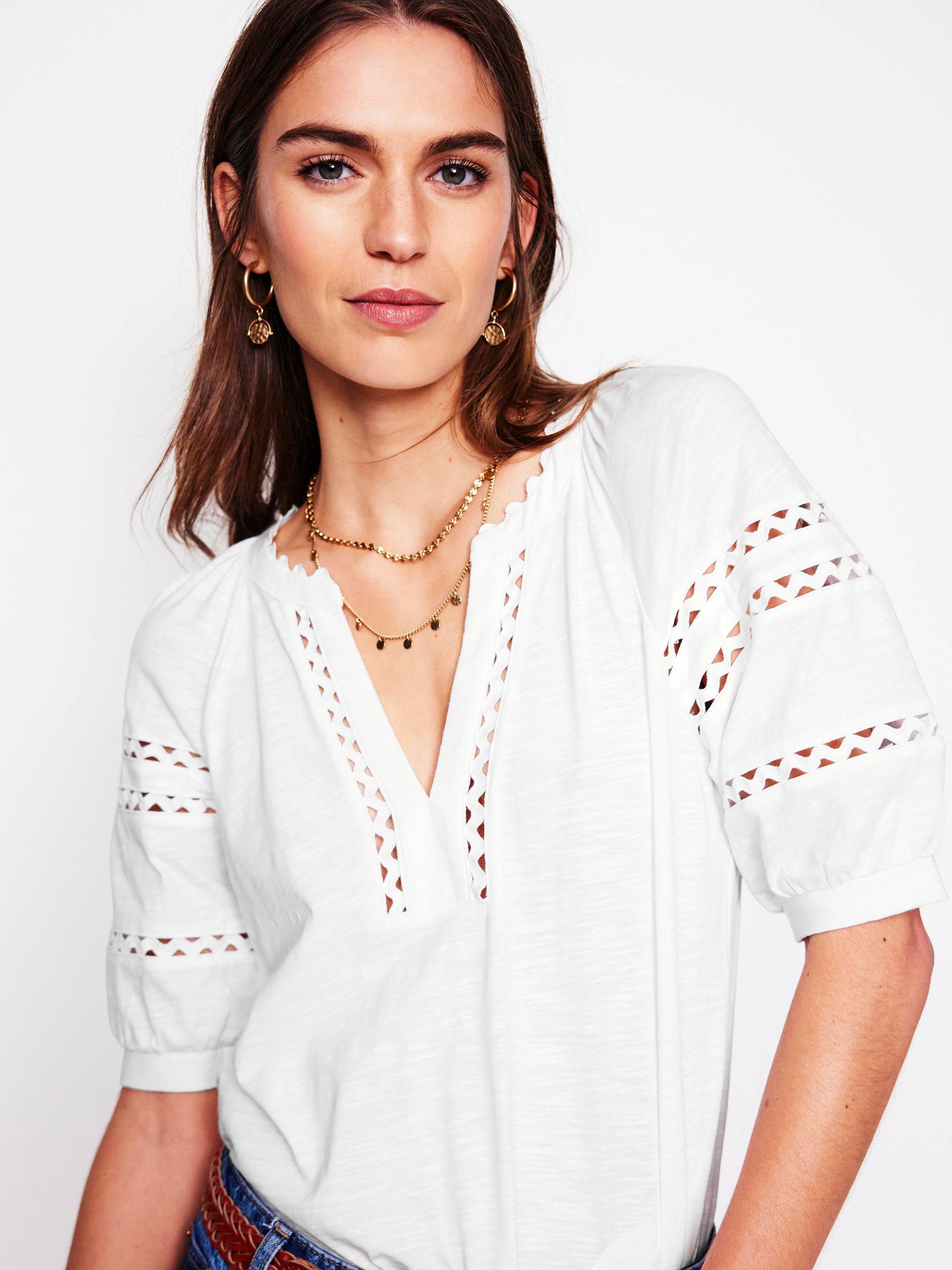 Product image 1 of 5, which shows Boden Maisy Linen Rikrak Trim Short Sleeve Top, White, 8