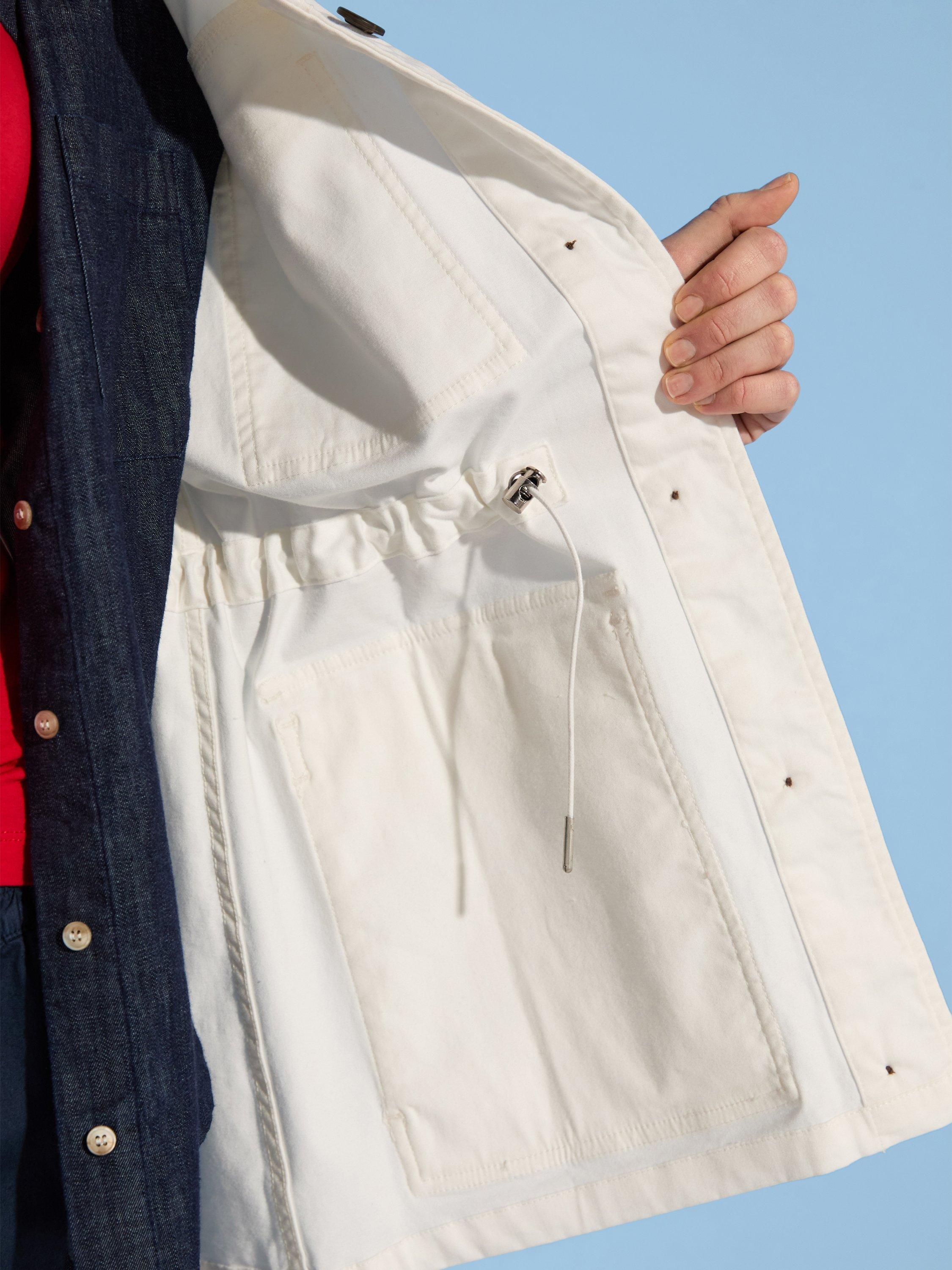 Product image 6 of 8, which shows Baukjen Drake Organic Cotton Buttoned Jacket, White, 10