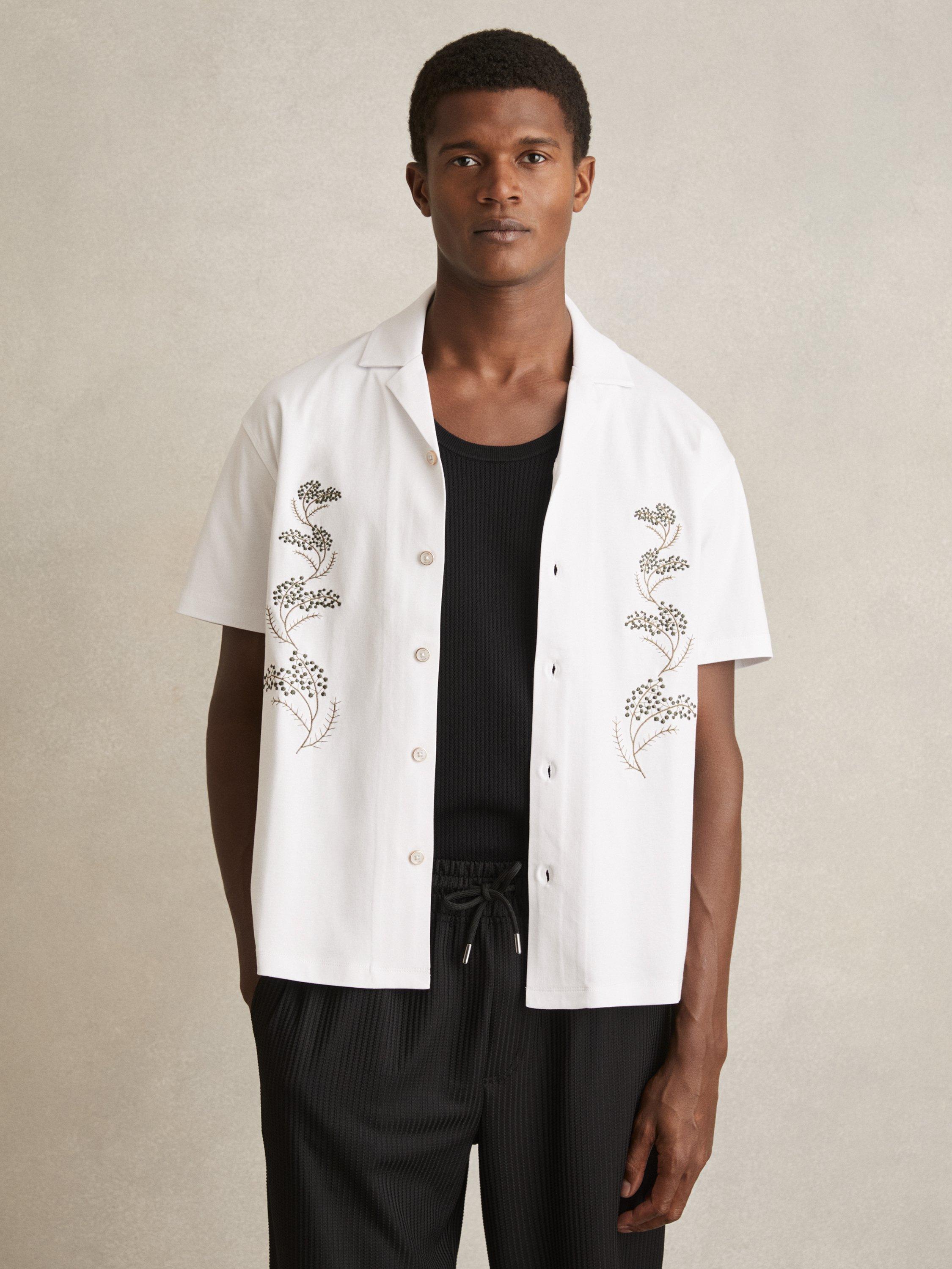 Product image 1 of 5, which shows Reiss Goya Floral Embroidered Cotton Regular Fit Short Sleeve Shirt, White, XS