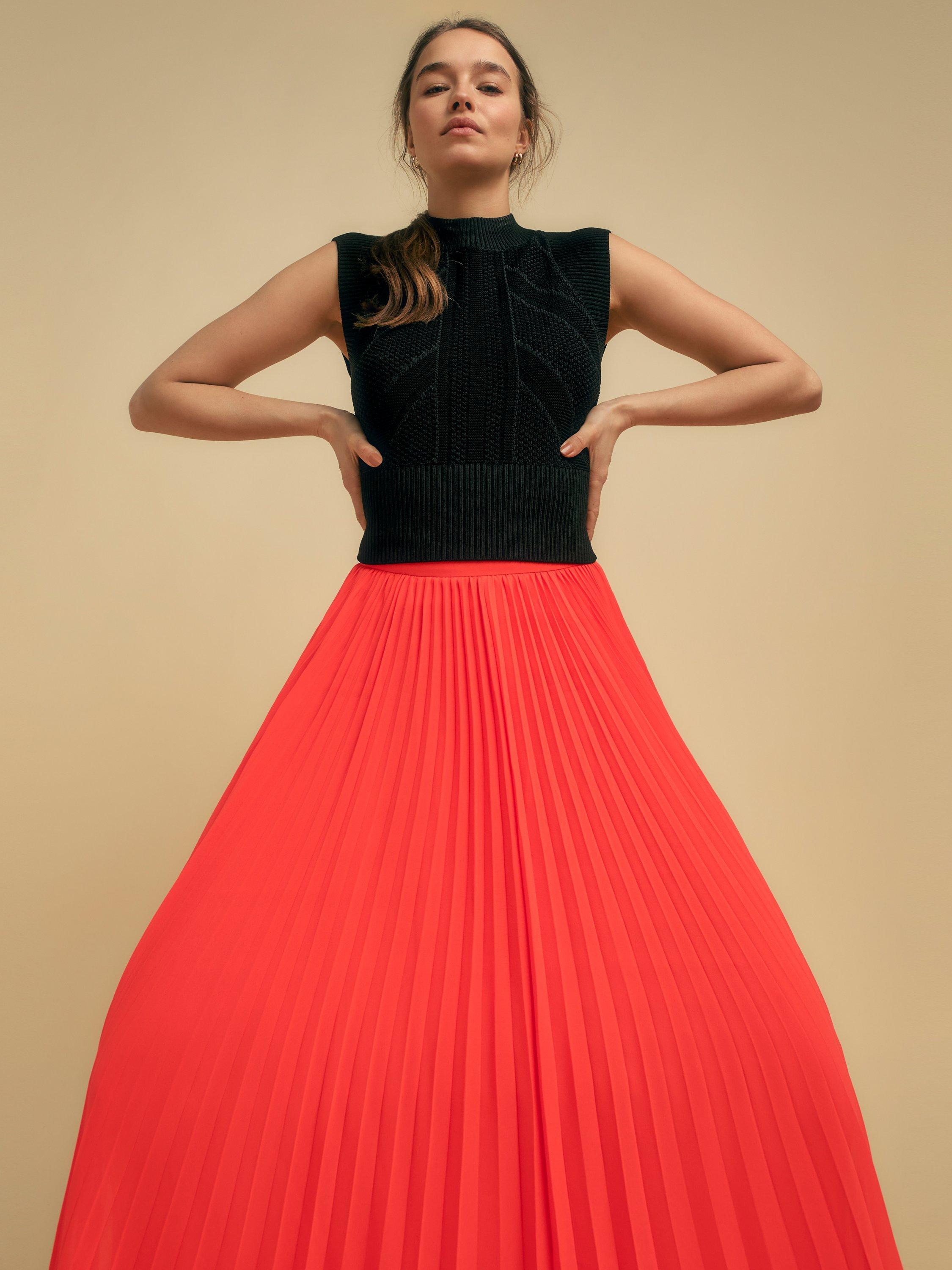 Product image 4 of 4, which shows FLORERE Crochet Knit Cropped Vest, Black, 6