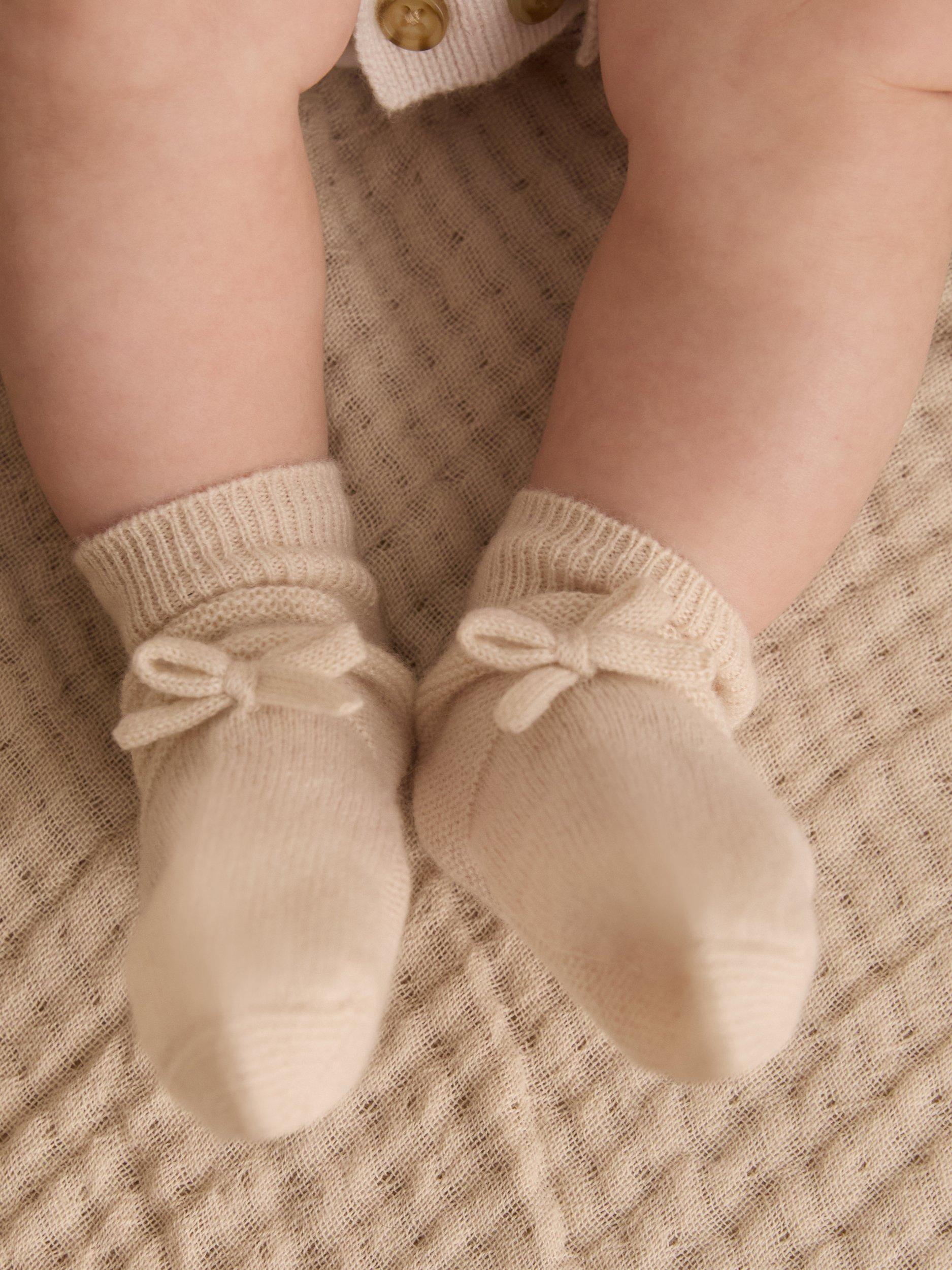 Product image 1 of 5, which shows Reiss Baby Rivelin Knitted Boots and Mittens Set, Ivory, One Size