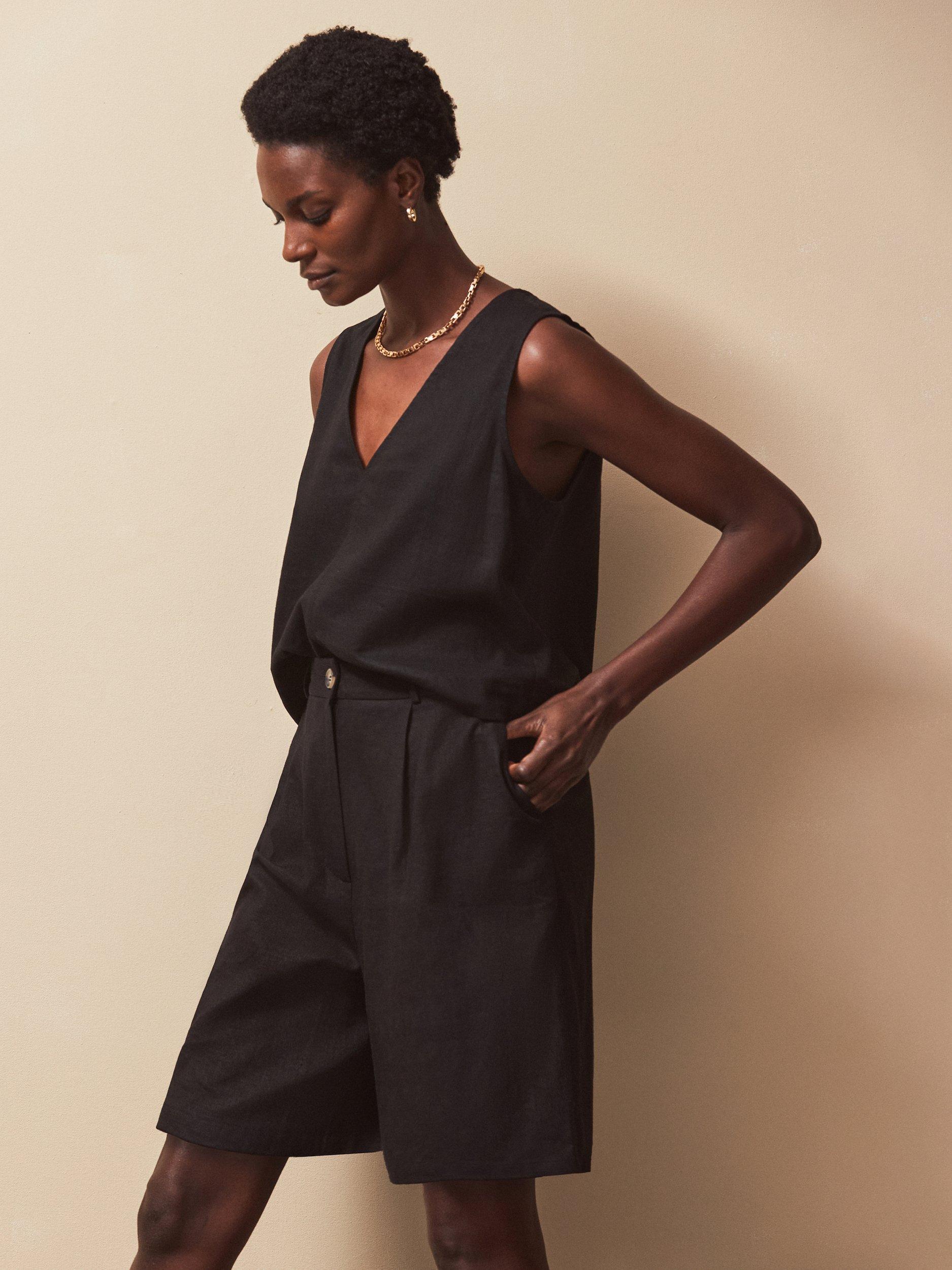 Product image 1 of 3, which shows Ro&Zo Linen Blend Bermuda Shorts, Black, 6