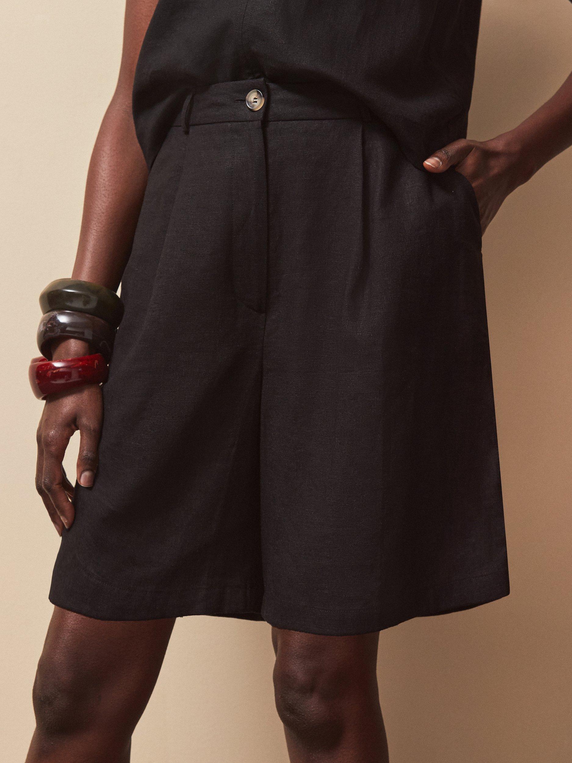 Product image 2 of 3, which shows Ro&Zo Linen Blend Bermuda Shorts, Black, 6