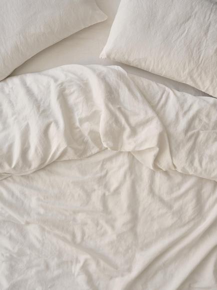 Piglet in Bed Linen Blend Bedding, Pearl