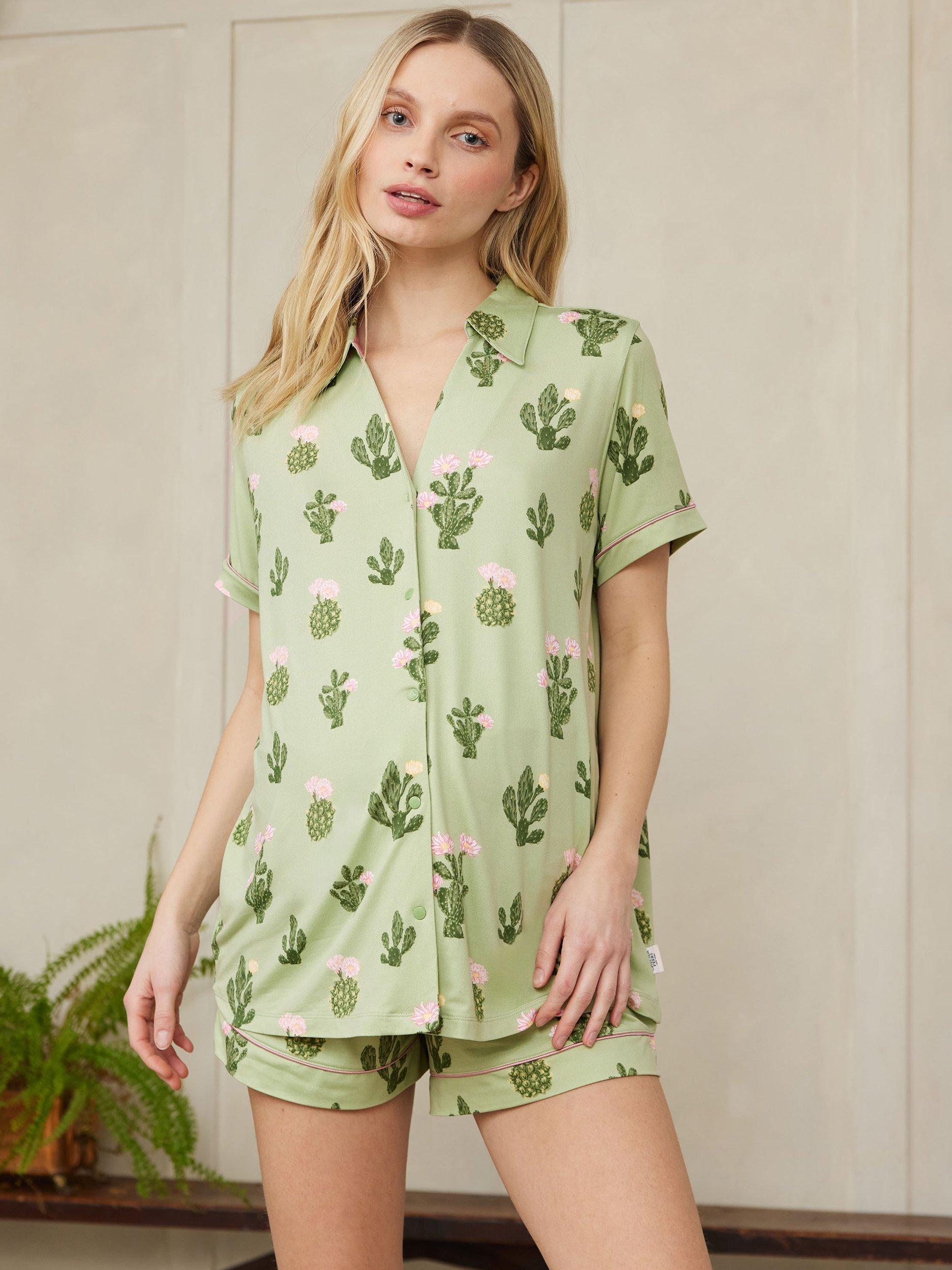 Product image 2 of 5, which shows Chelsea Peers Cactus Maternity Pyjama Set, Green/Multi, 18