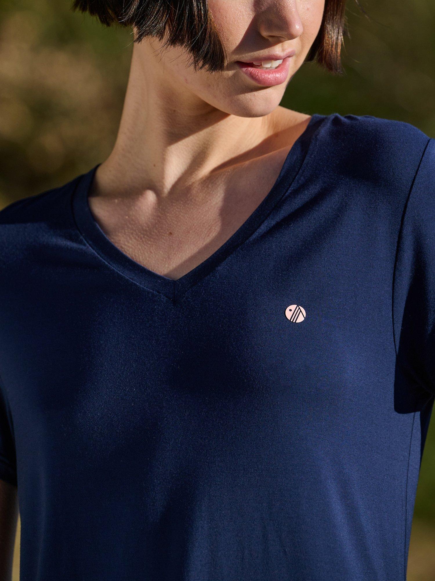 Product image 4 of 5, which shows ACAI Relax V-Neck T-Shirt, Deep Navy, 6