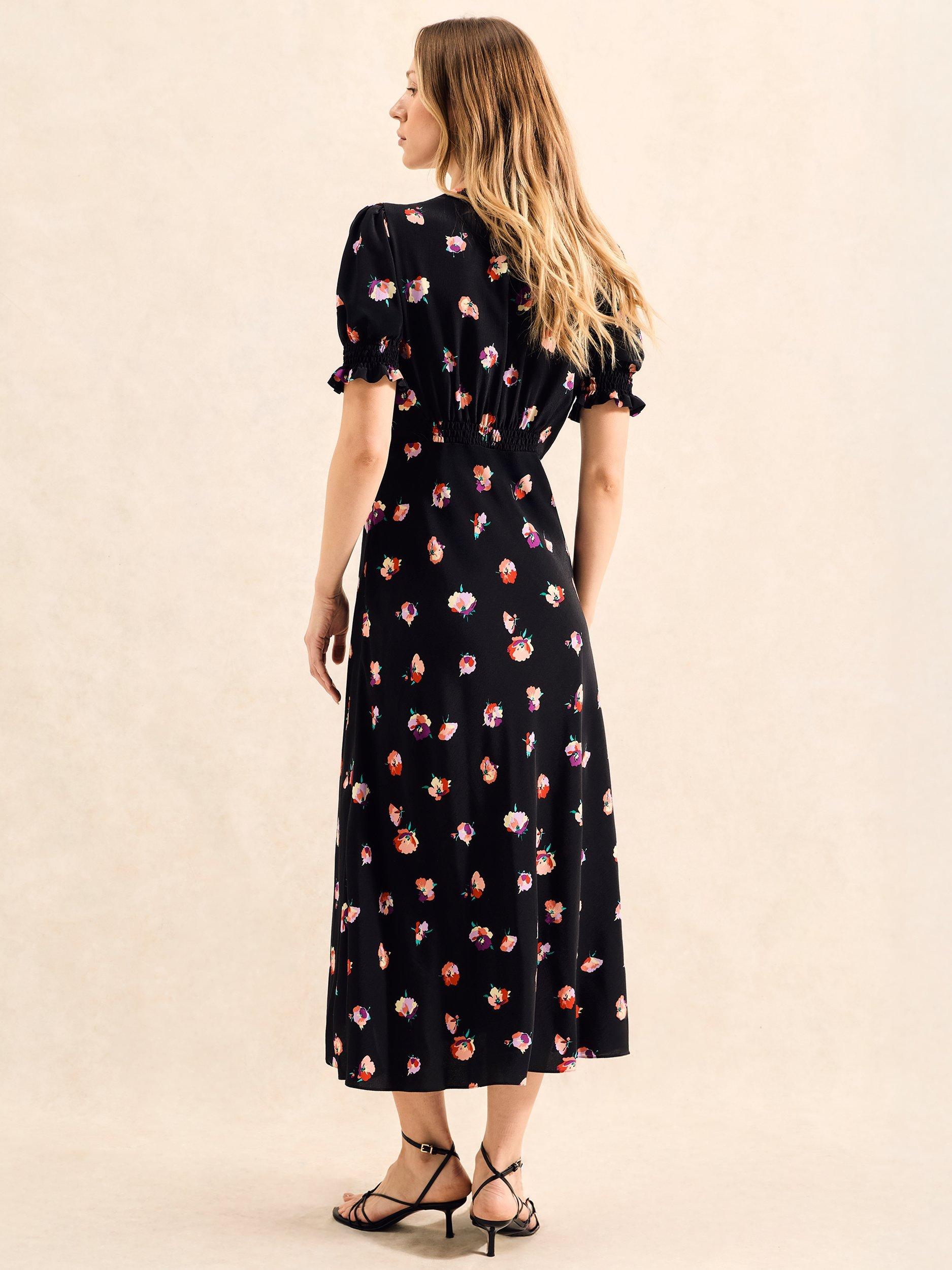 Product image 4 of 4, which shows Ro&Zo Pansy Print Shirred Cuff Midi Dress, Black, 6