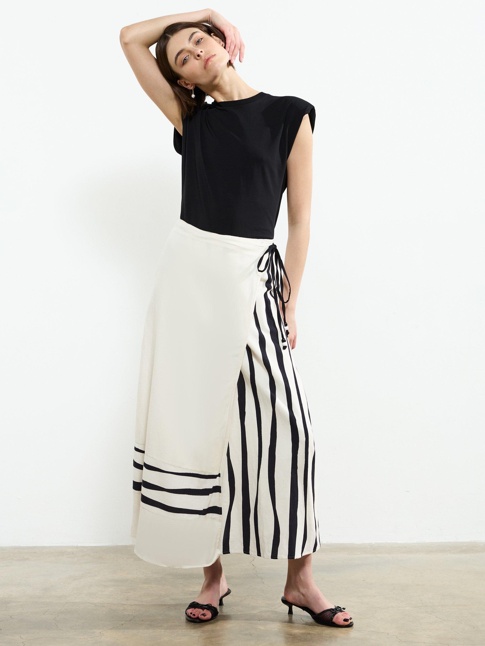 Product image 1 of 5, which shows French Connection Genevieve Cotton Linen Blend Skirt, White/Black, 6