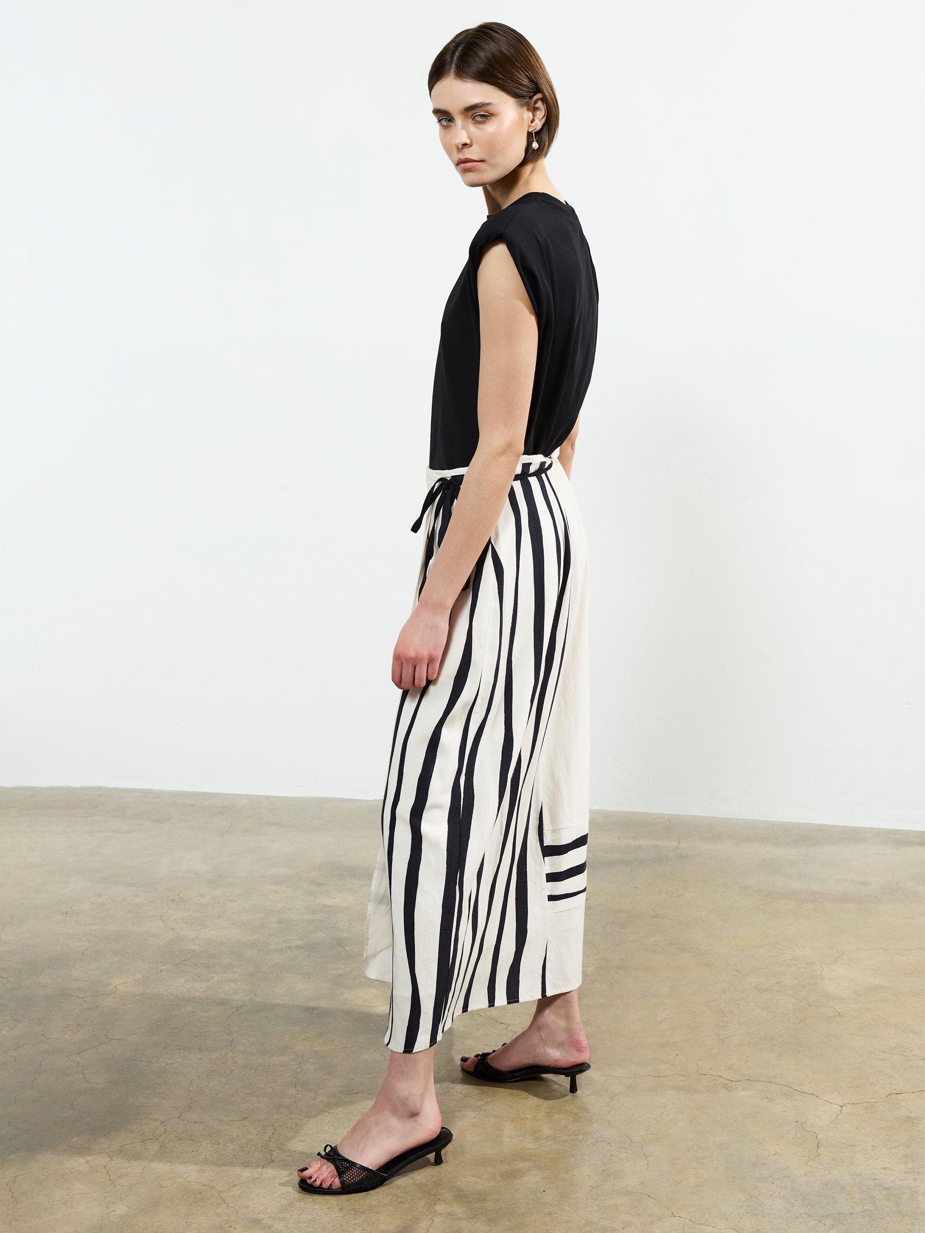 Product image 3 of 5, which shows French Connection Genevieve Cotton Linen Blend Skirt, White/Black, 6