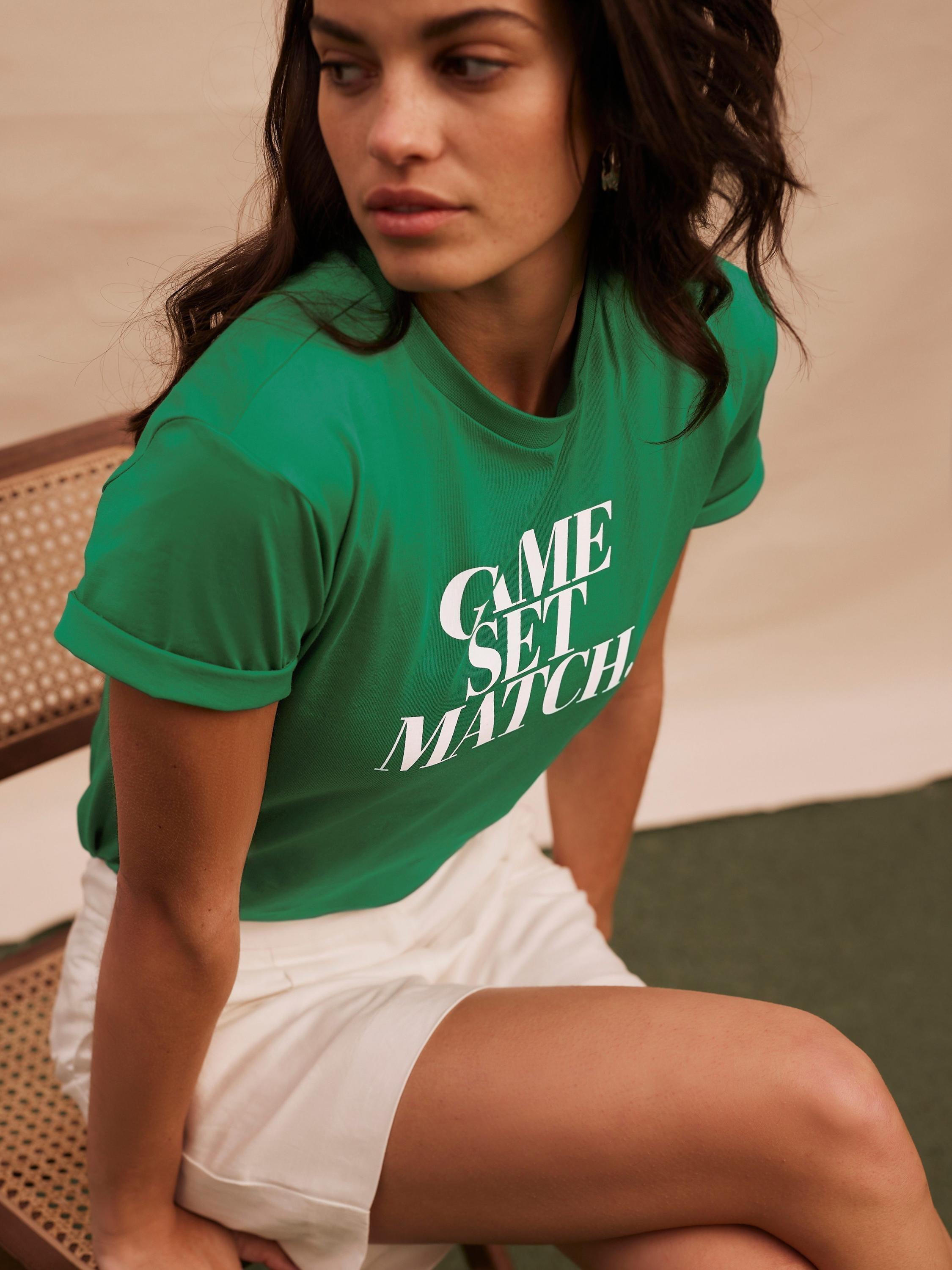 【PORTERNA】Elves Velvet T-Shirt Women's khaki flocked velvet letters V-neck T-shirt