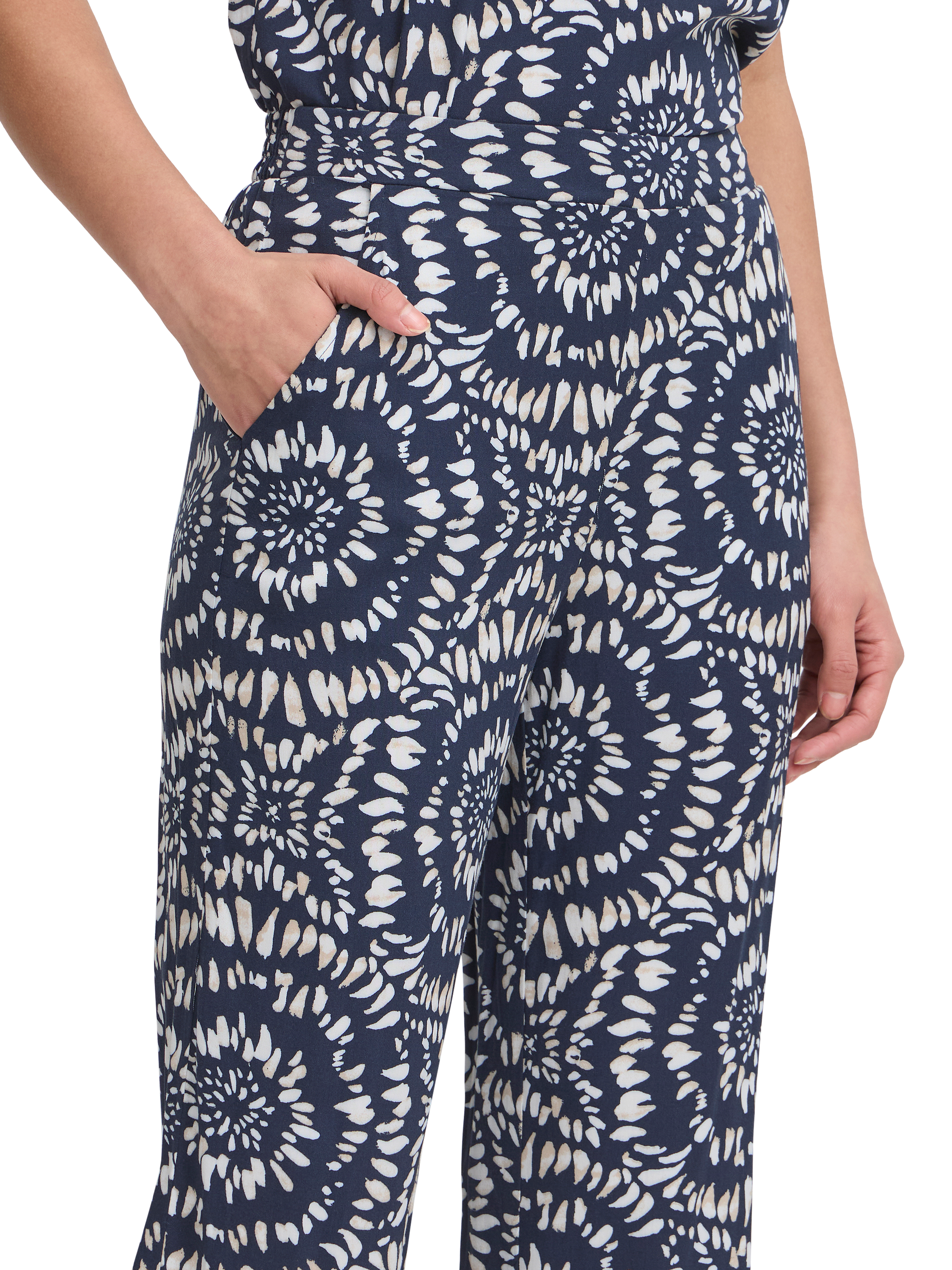 Product image 4 of 7, which shows ICHI Haya Ikat Circle Trousers, Total Eclipse, 8