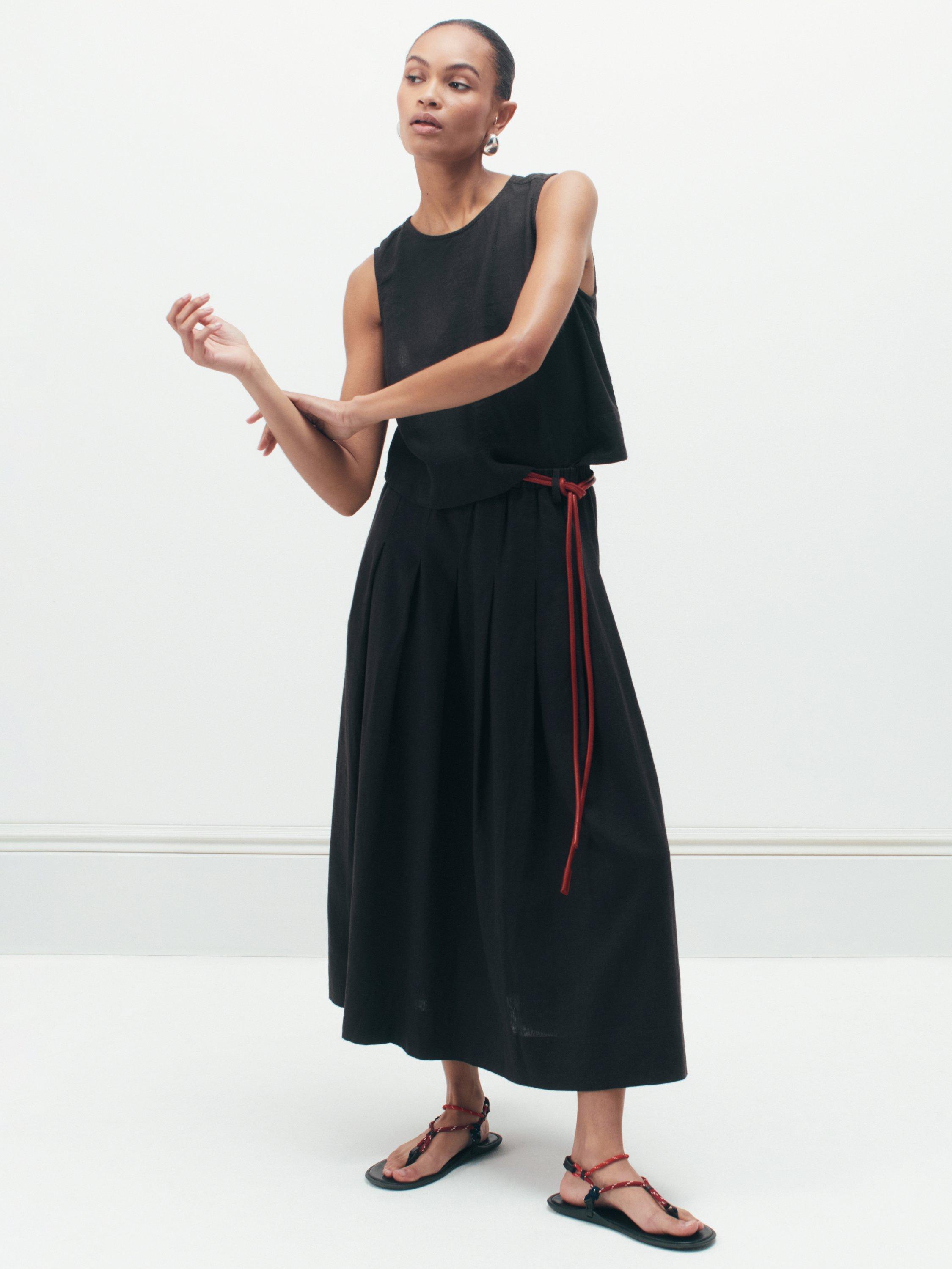 Product image 1 of 5, which shows HUSH Ivy Linen Blend Pleated Skirt, Washed Black, 4