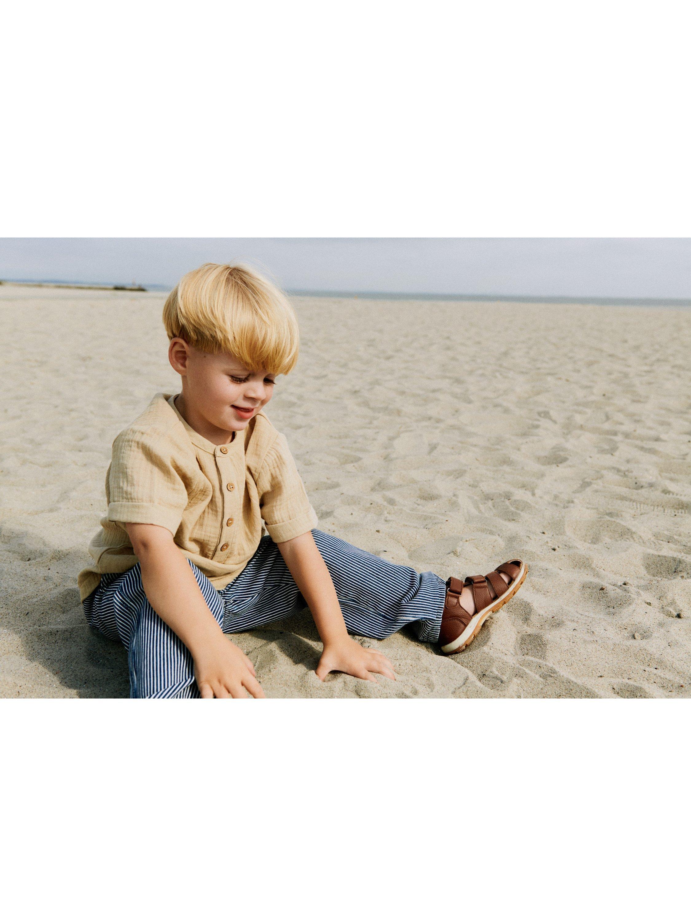 Product image 4 of 4, which shows WHEAT Kids' Svend Cotton Short Sleeved Button Shirt, 9441 Soft Sand, 4 years