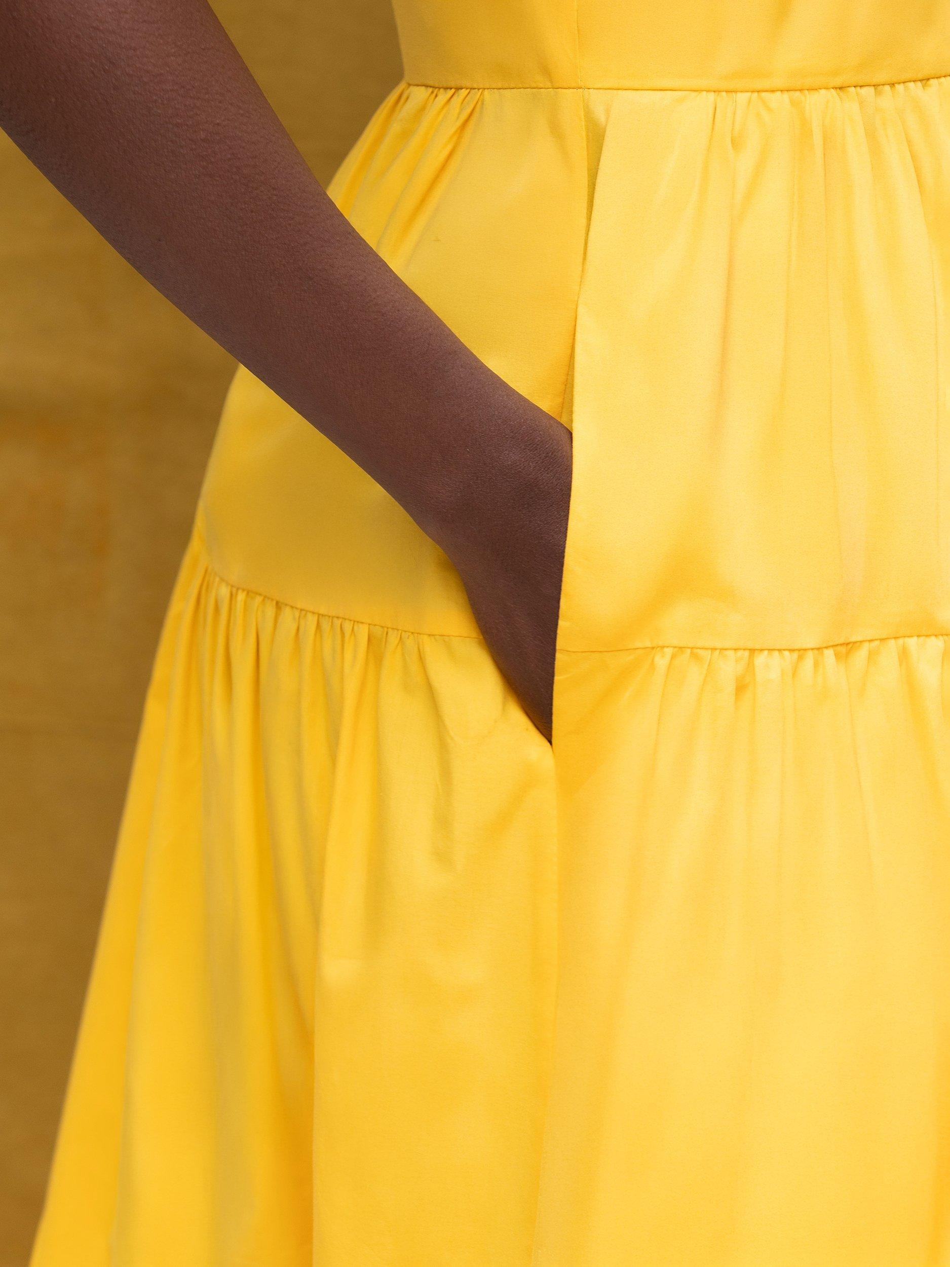 Product image 4 of 5, which shows Ro&Zo Cotton Poplin Twist Front Dress, Yellow, 6