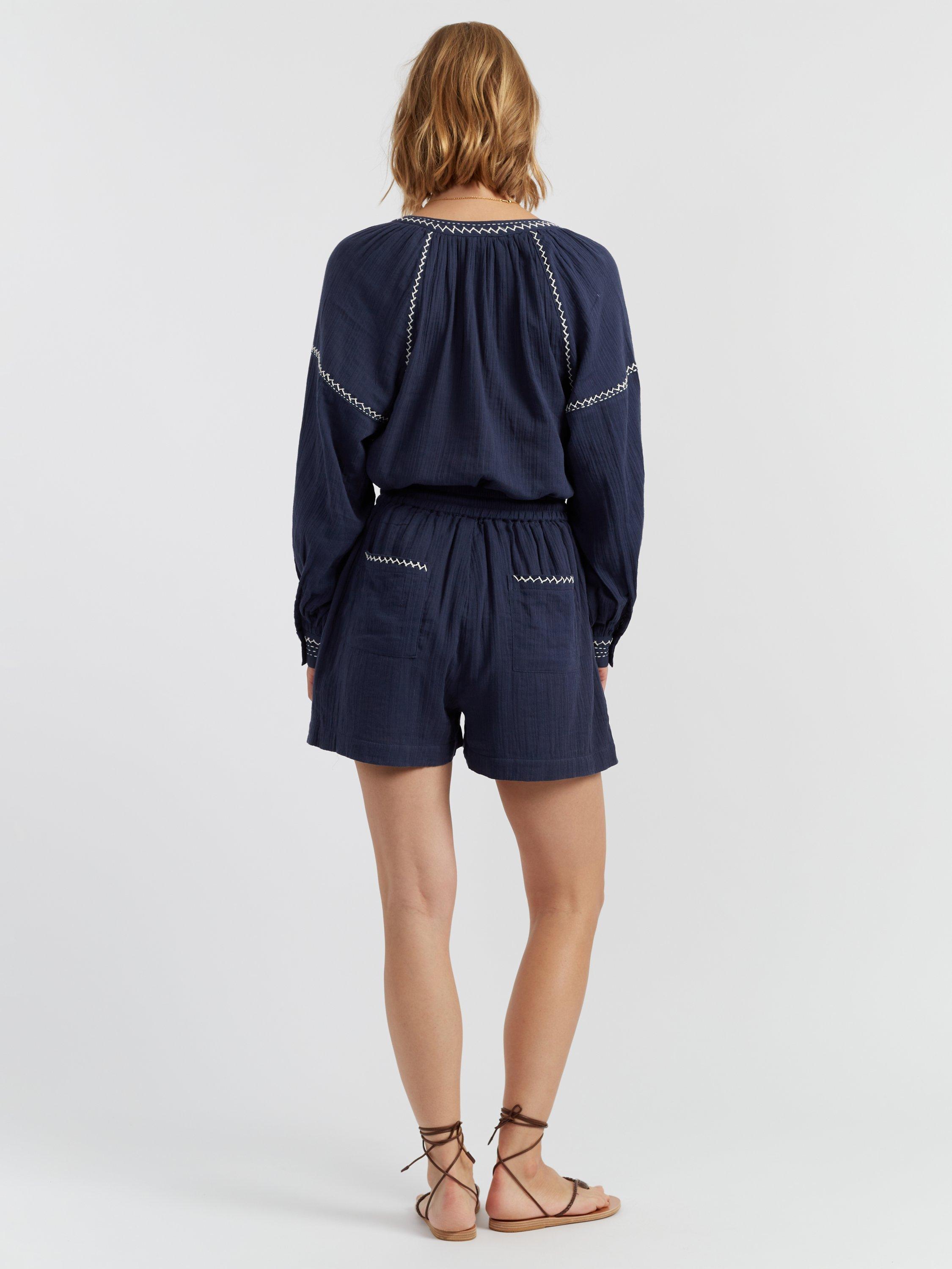 Product image 2 of 4, which shows Chinti & Parker St Tropez Shorts, Navy, 6