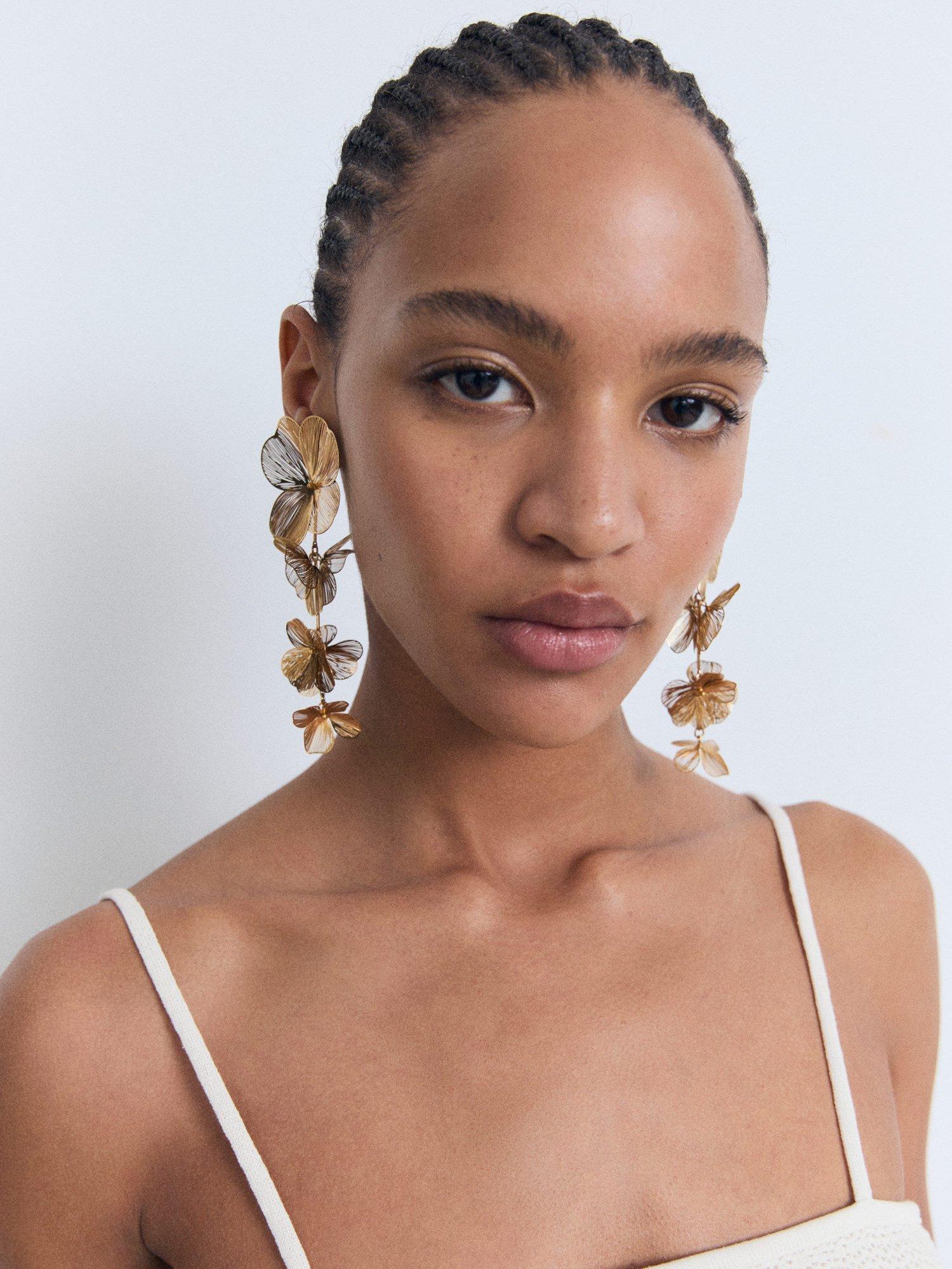 Product image 6 of 7, which shows Mango Capipota Ruffle Knit Crop Top, White, L