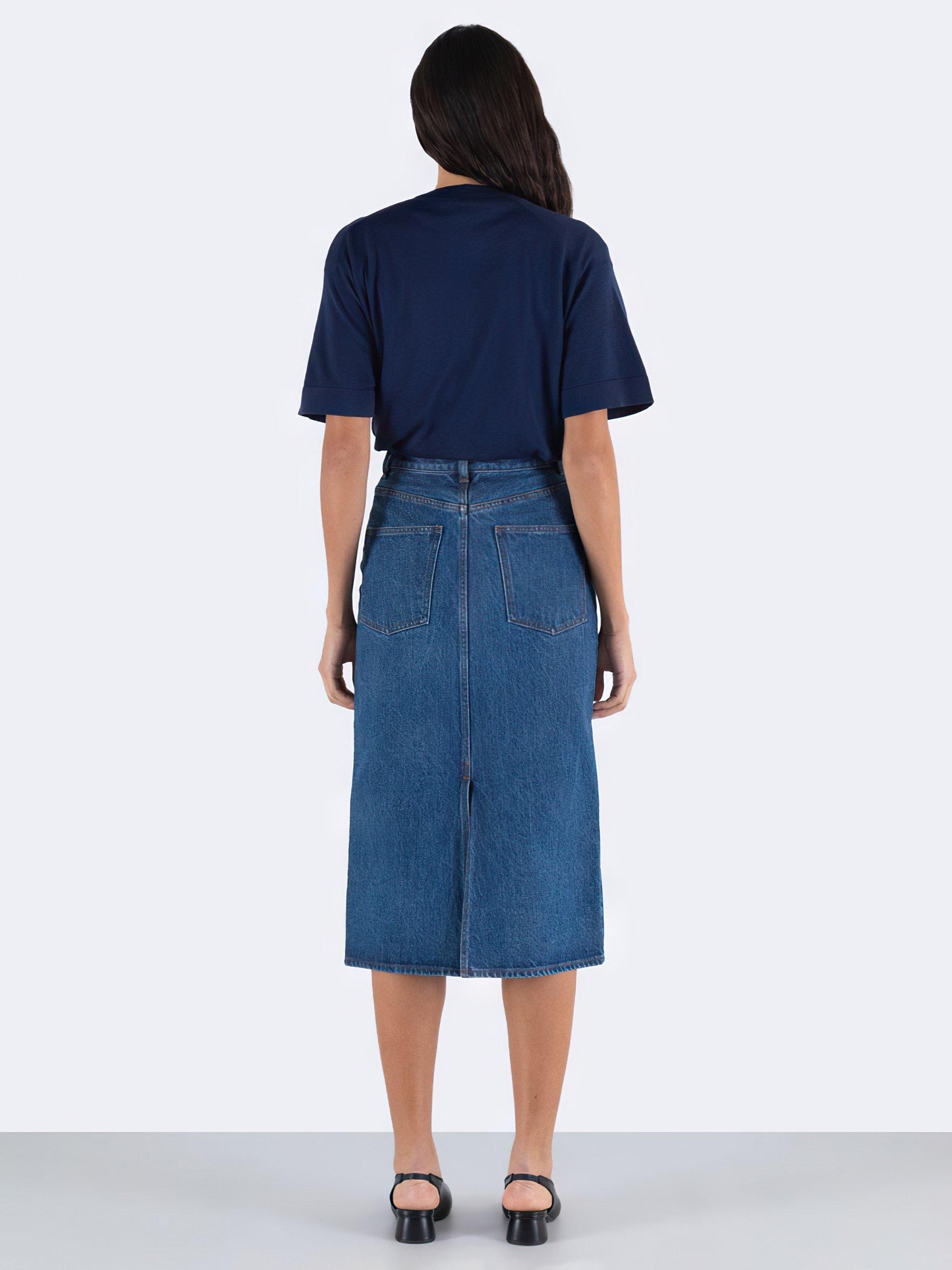 Product image 2 of 5, which shows John Smedley Danby T-Shirt, French Navy, S