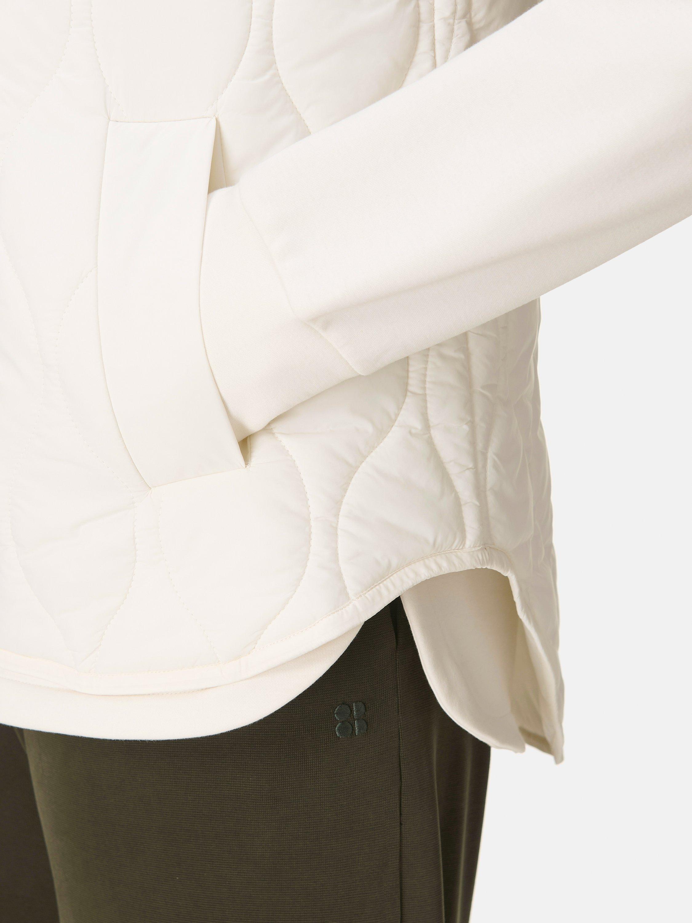 Product image 6 of 8, which shows Sweaty Betty On The Move Gilet, Lily White, XXS