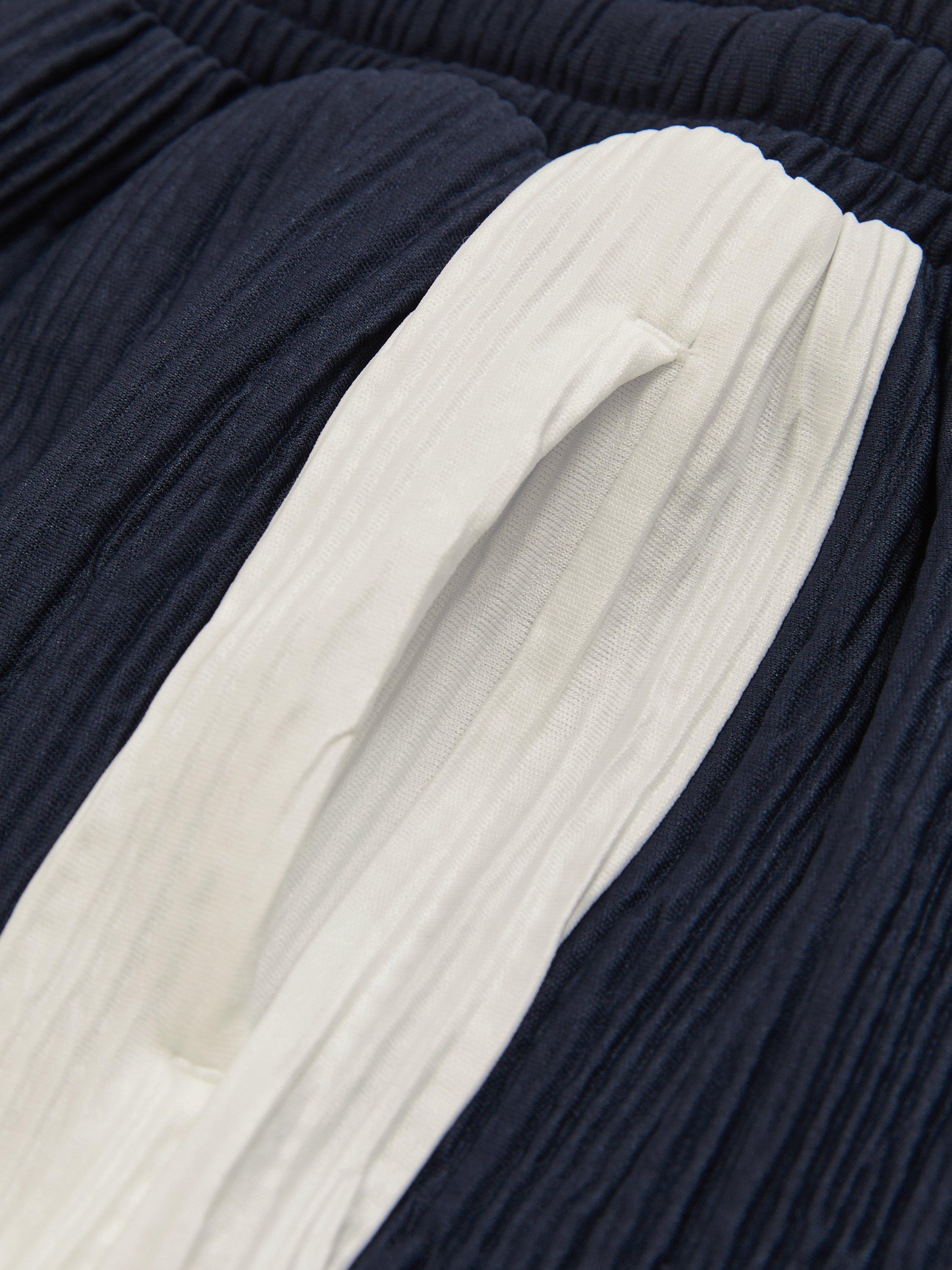 Product image 4 of 4, which shows Reiss Tino Colourblock Plisse Textured Shorts, Navy/White, 3-4 years