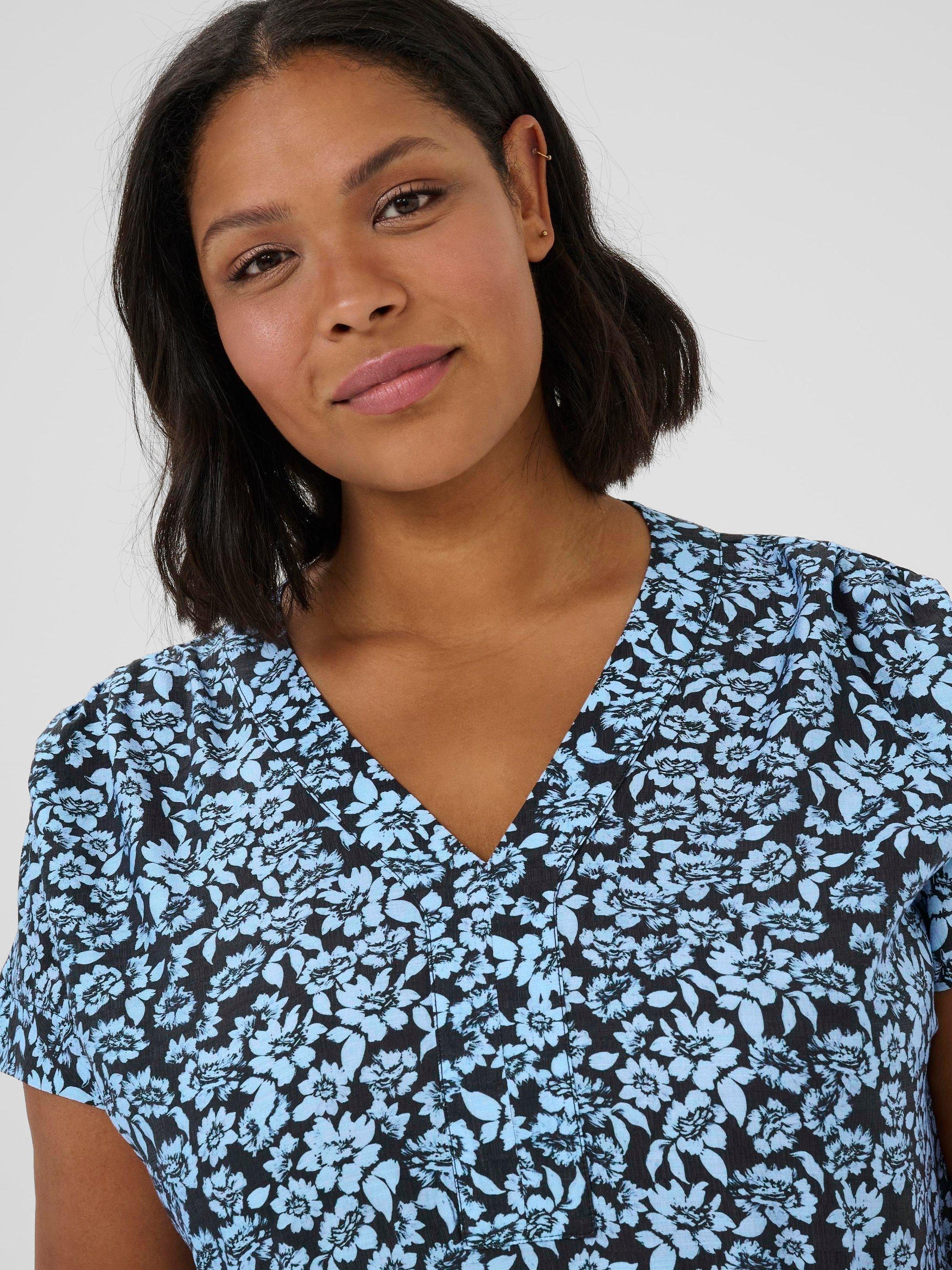 Product image 4 of 6, which shows KAFFE Curve Amina Floral Top, Black/Windsurfer, 18