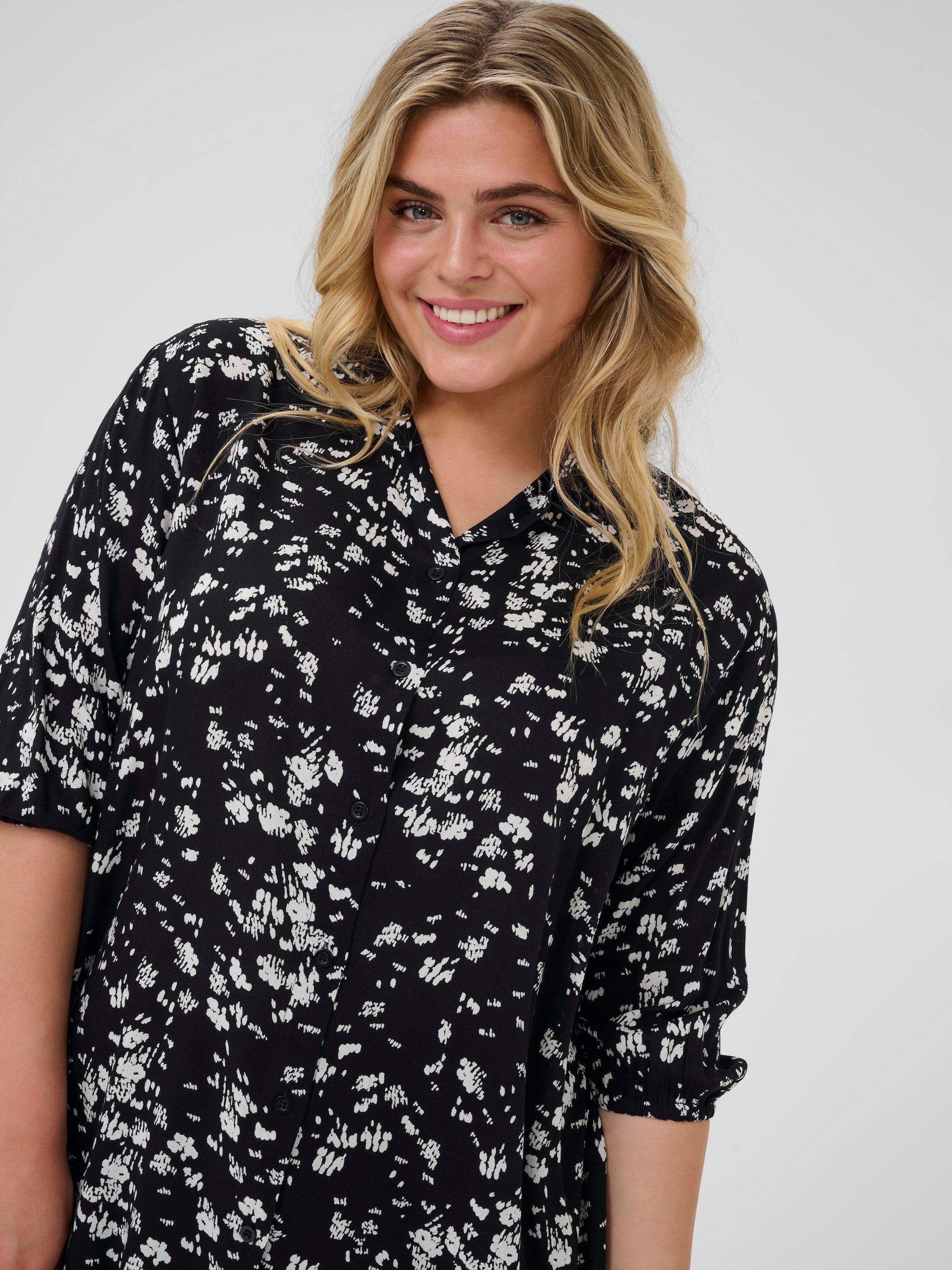 Product image 4 of 6, which shows KAFFE Curve Sonna Abstract Shirt, Black/Chalk, 22