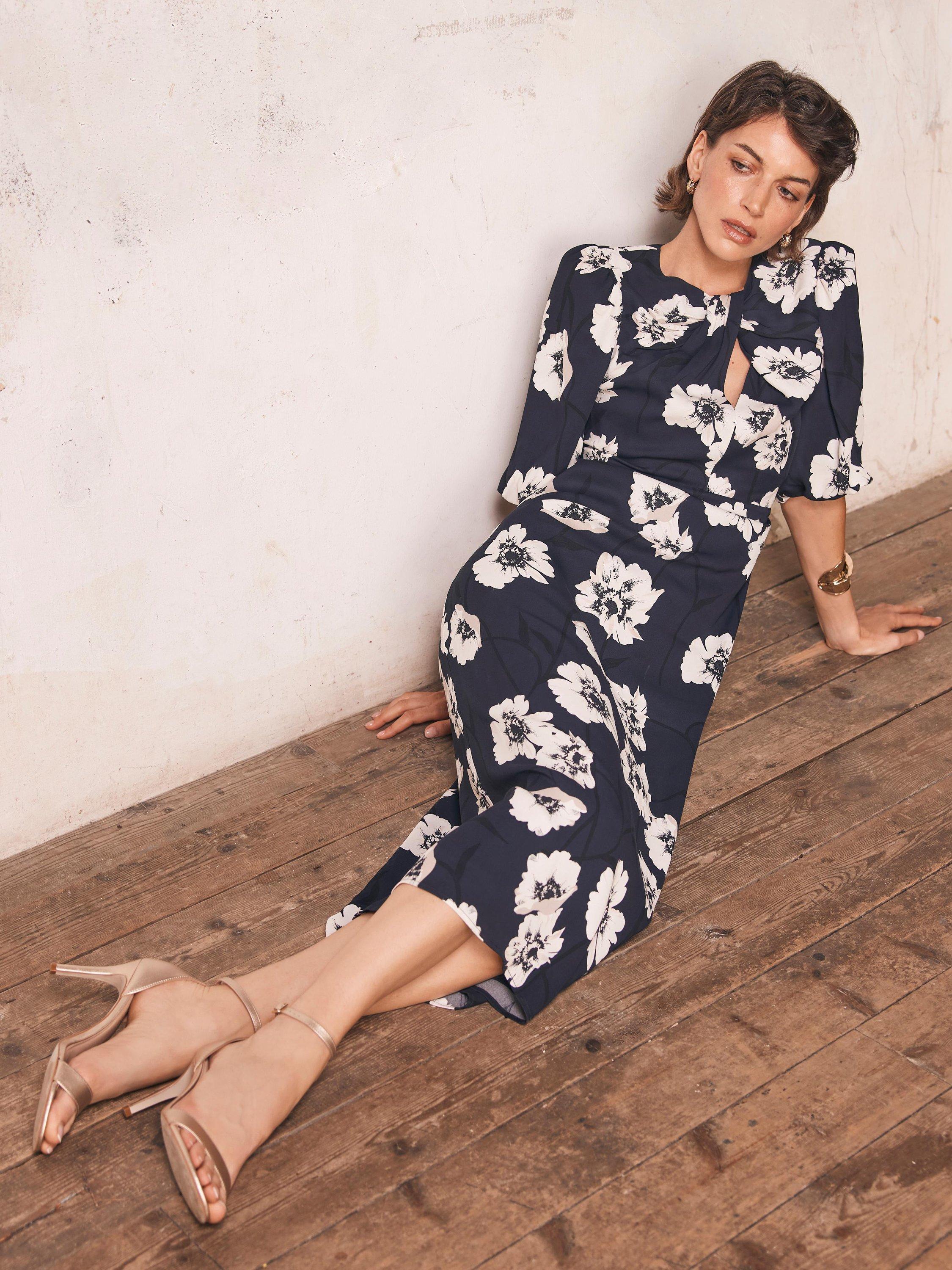 Product image 4 of 8, which shows Mint Velvet Twist Detail Floral Midi Dress, Blue Navy, 6