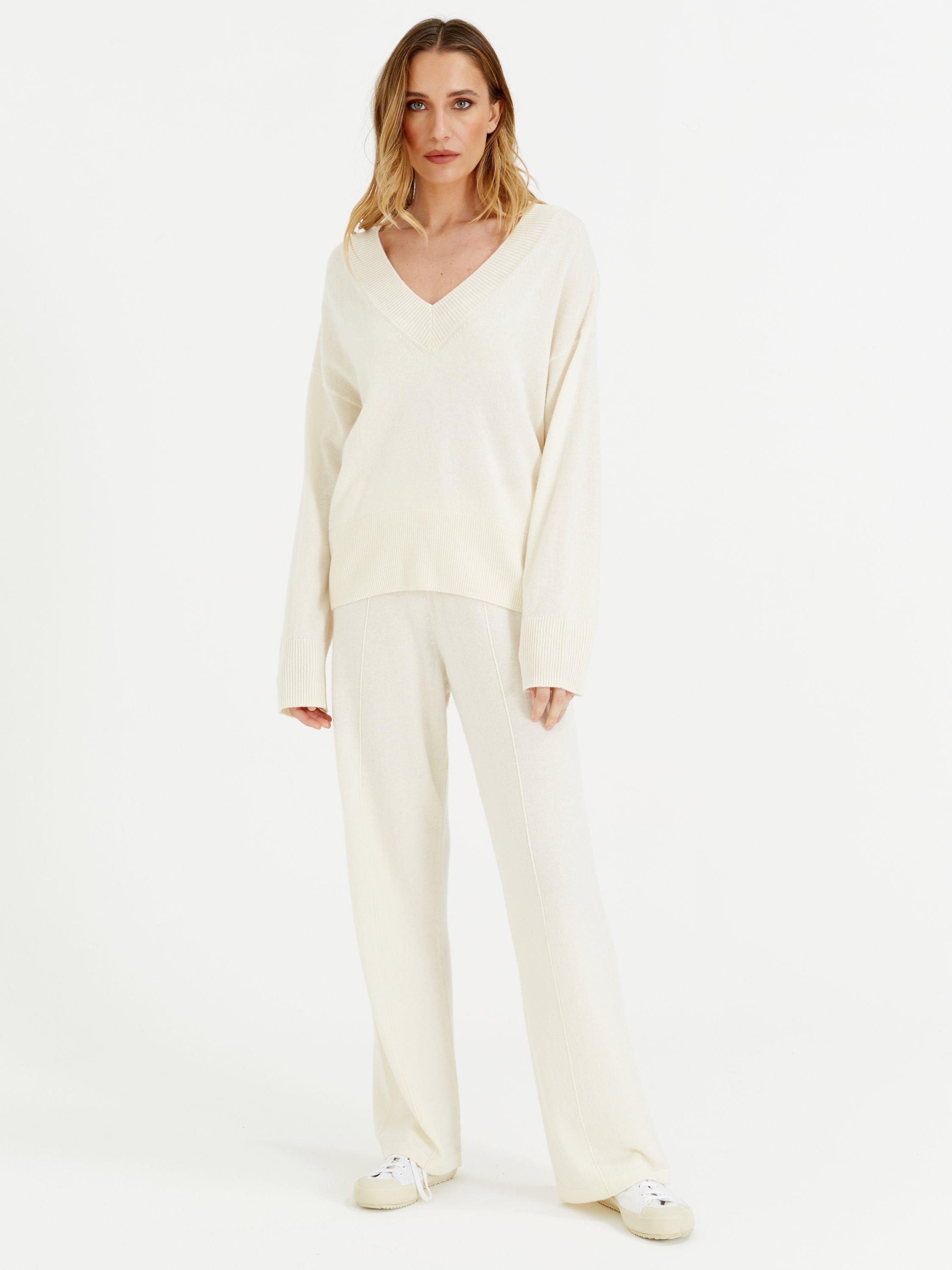 Product image 1 of 4, which shows Chinti & Parker Wool-Cashmere V-Neck Sweater, Cream, XS