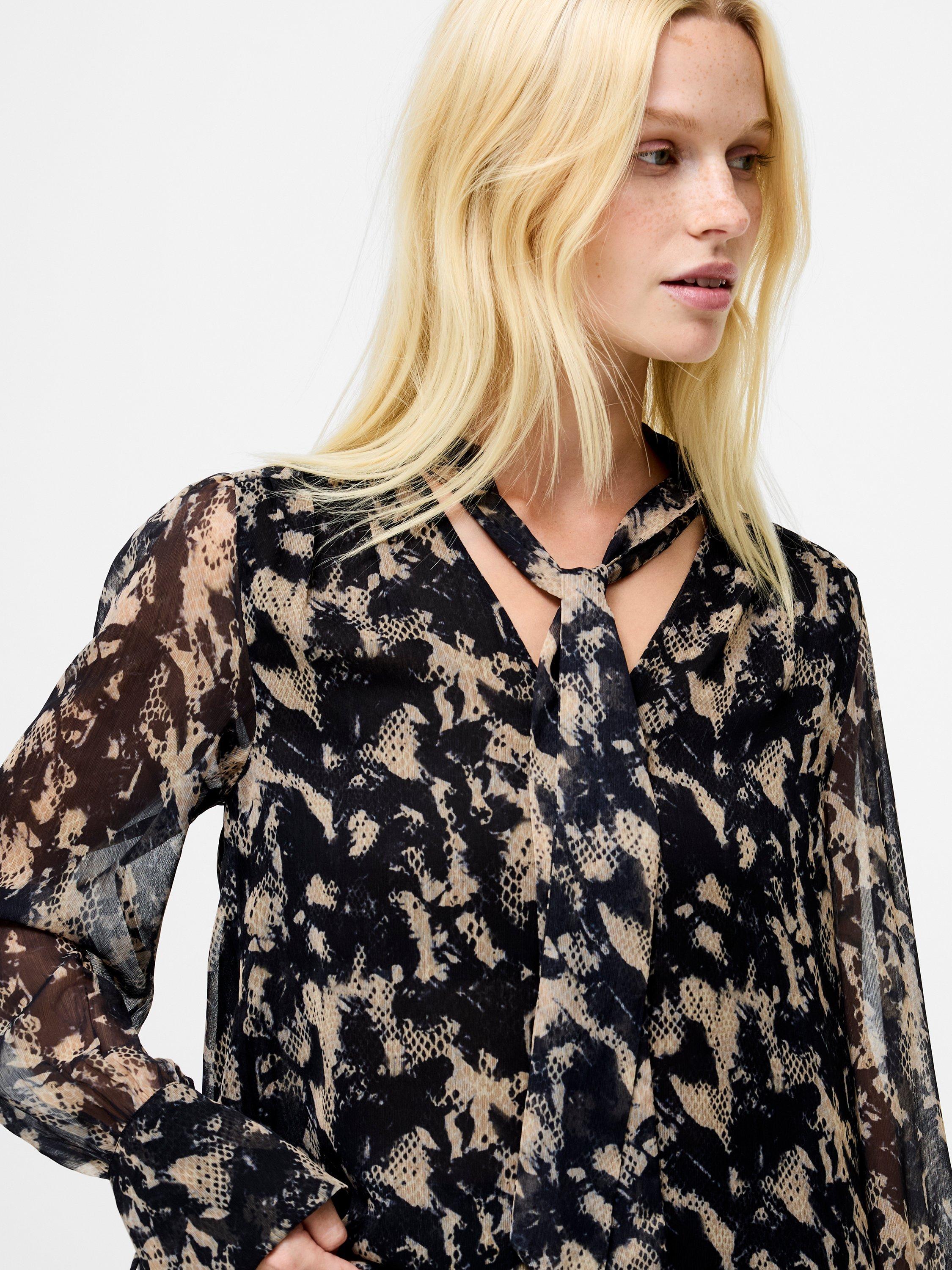 Product image 4 of 5, which shows French Connection Amelia Hallie Crinkle Top, Black/Multi, XS