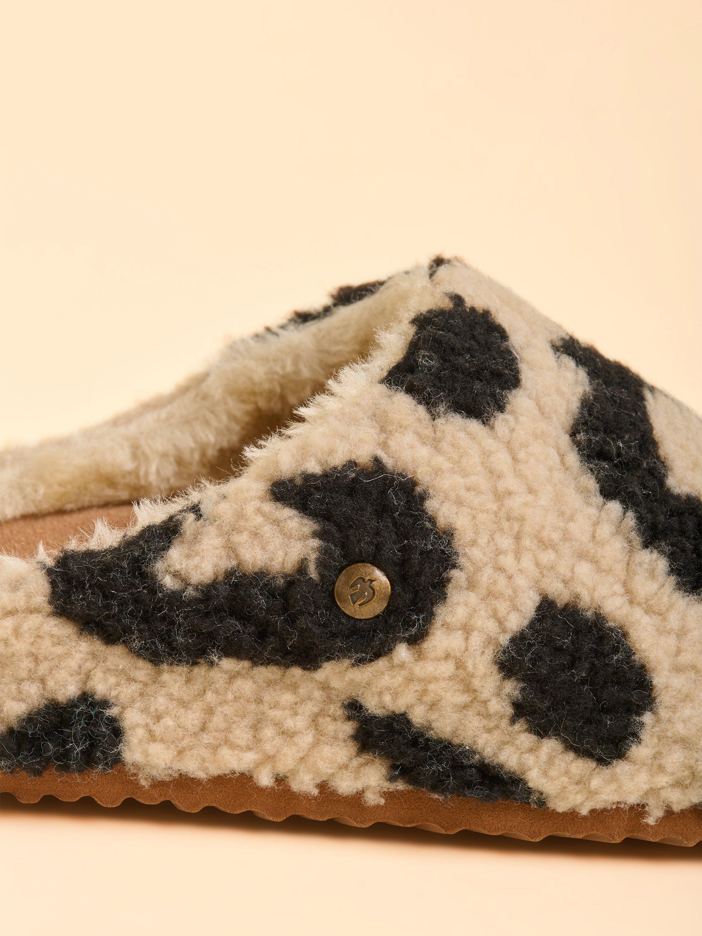 Product image 2 of 4, which shows Brakeburn Fireside Animal Print Fleece Slipper, Cream, 3