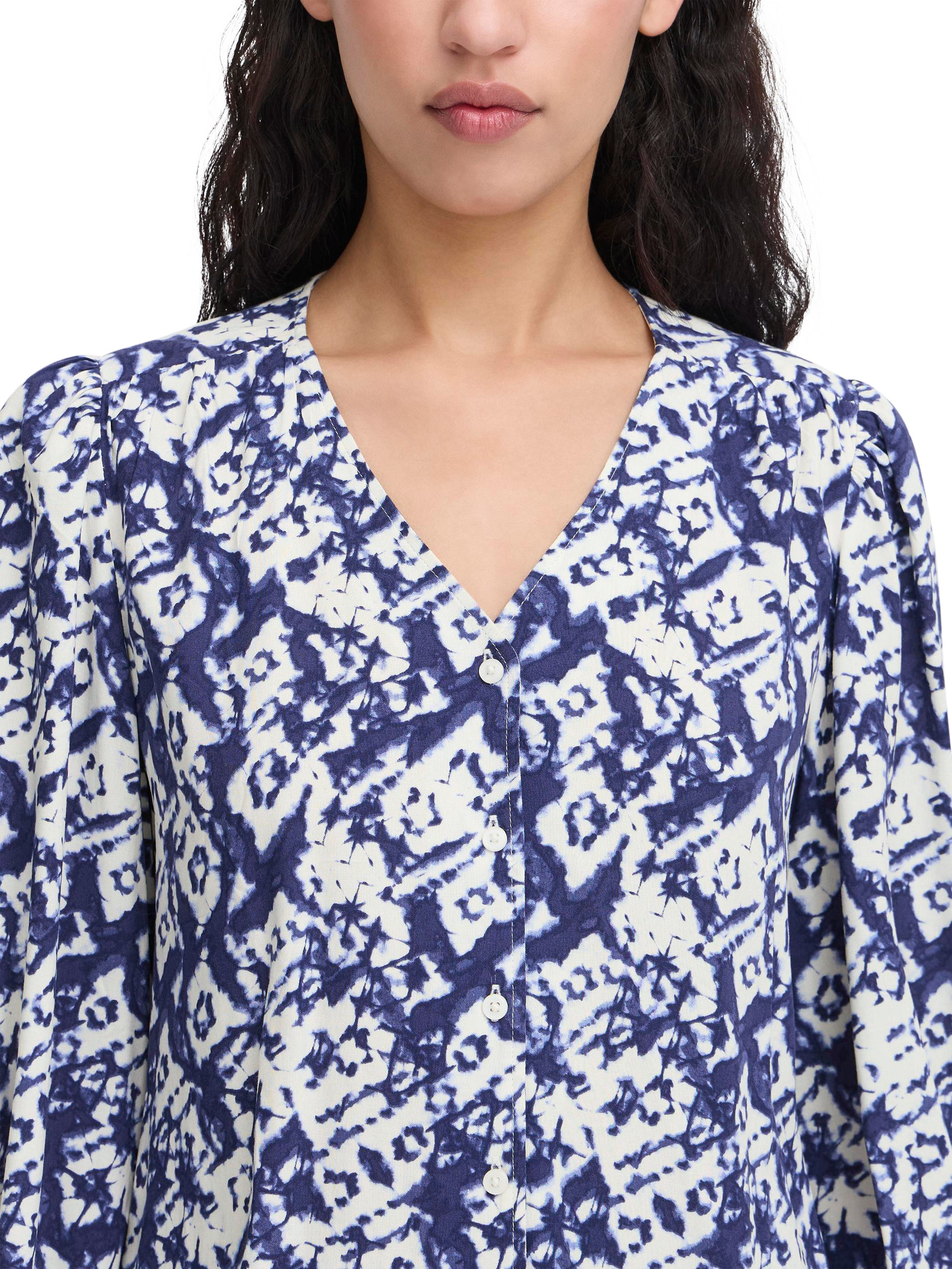 Product image 4 of 7, which shows ICHI Vera Diamond Ikat Top, Blue/Multi, 12