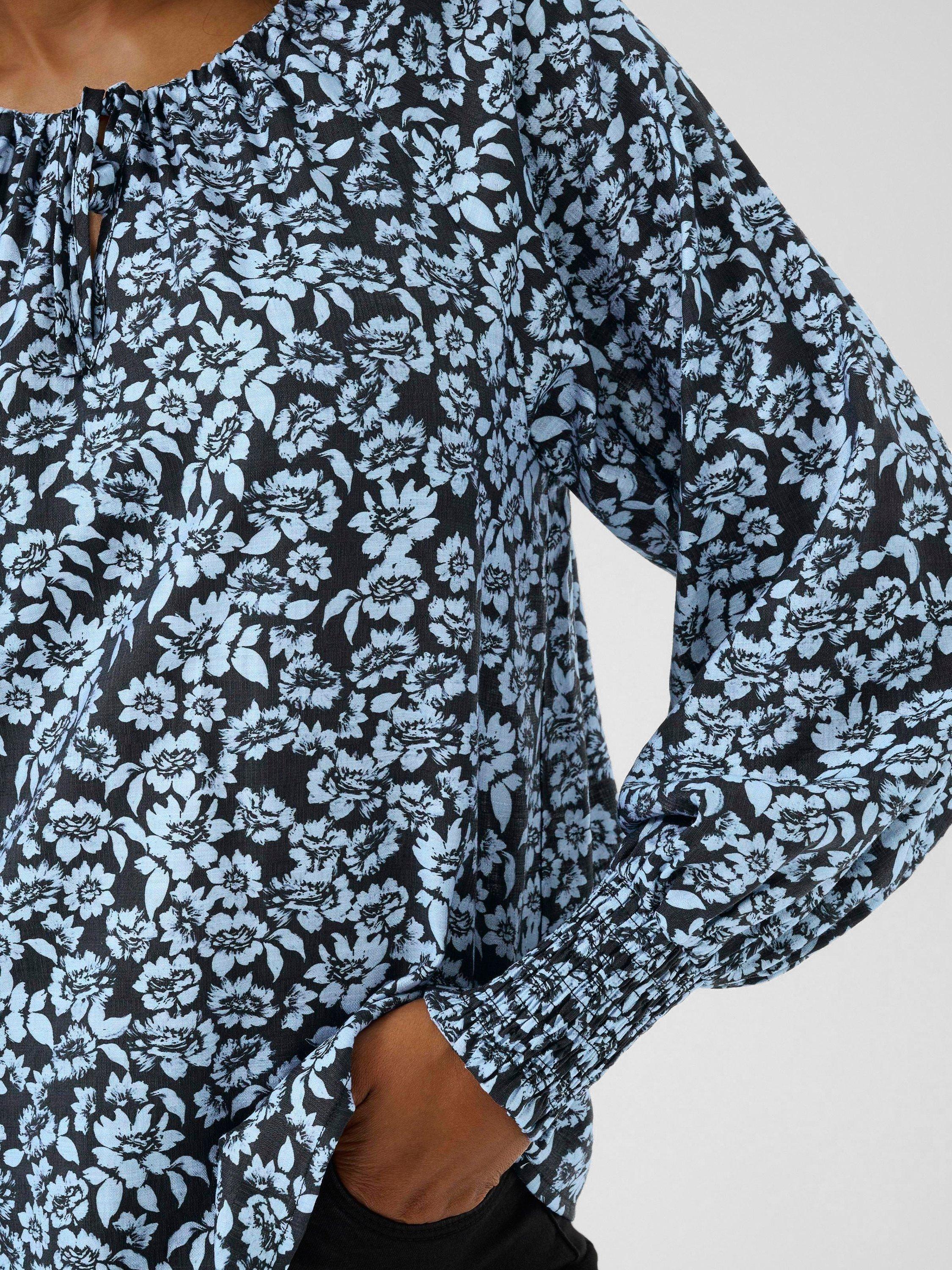 Product image 4 of 6, which shows KAFFE Amanda Floral Top, Black/Windsurfer, 8