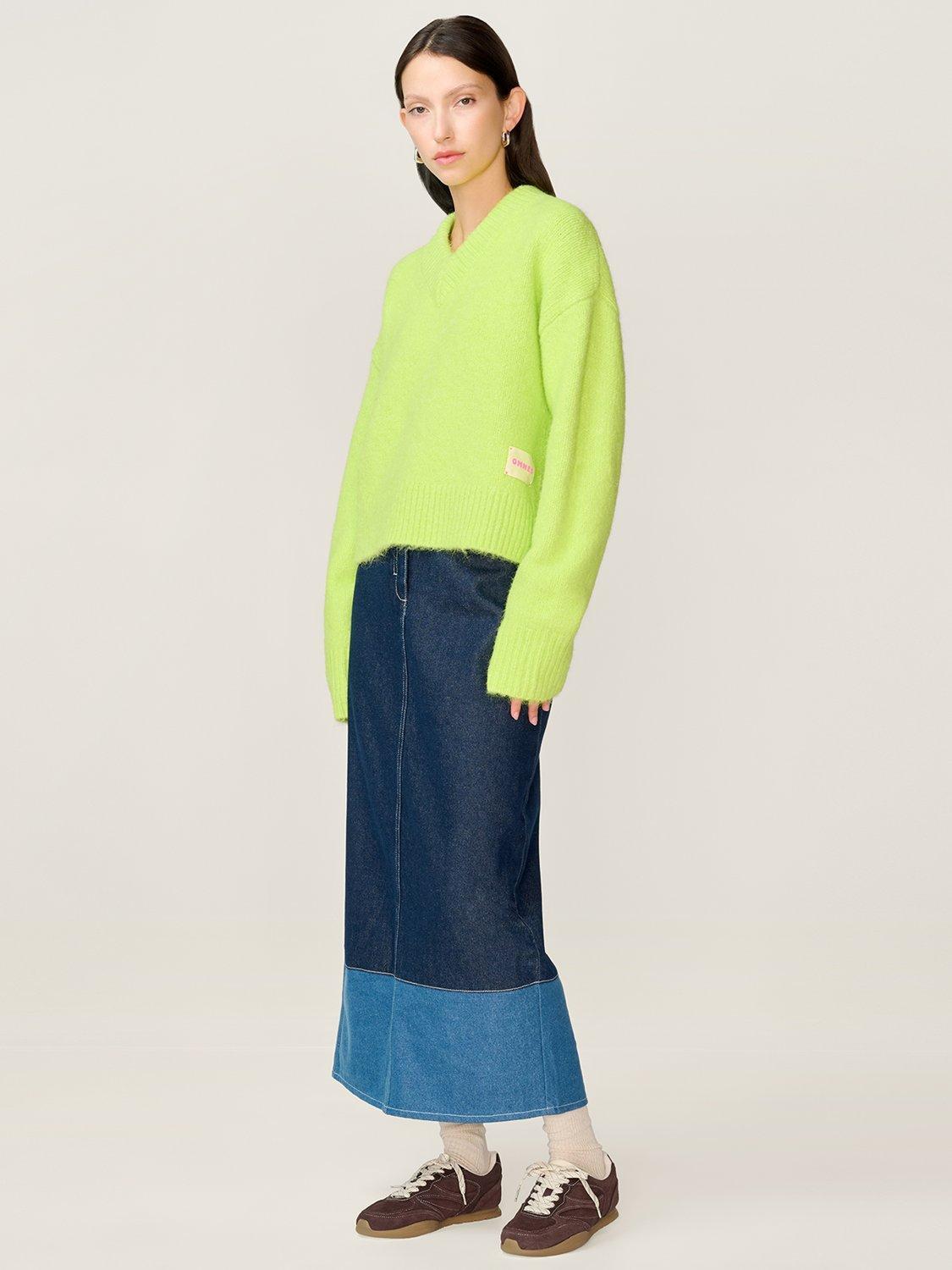 Product image 2 of 4, which shows OMNES Daria Chunky V-Neck Jumper, Green, XS