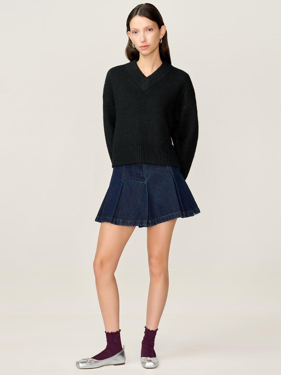 Product image 1 of 4, which shows OMNES Daria Chunky V-Neck Juper, Black, XS