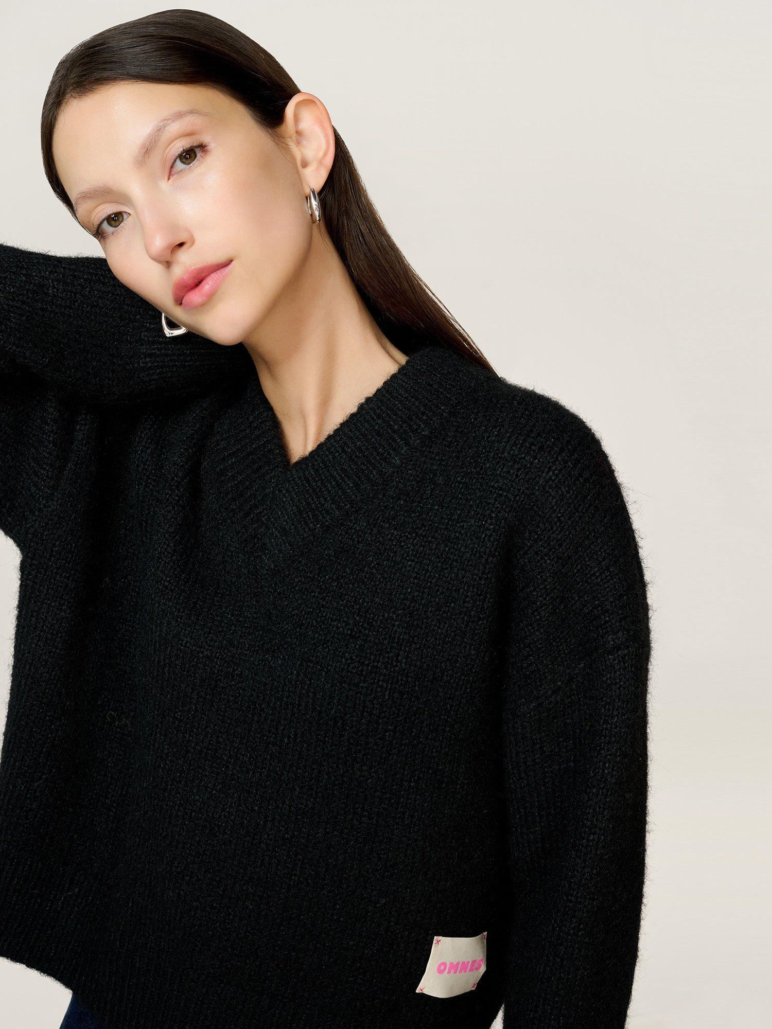 Product image 4 of 4, which shows OMNES Daria Chunky V-Neck Juper, Black, XS