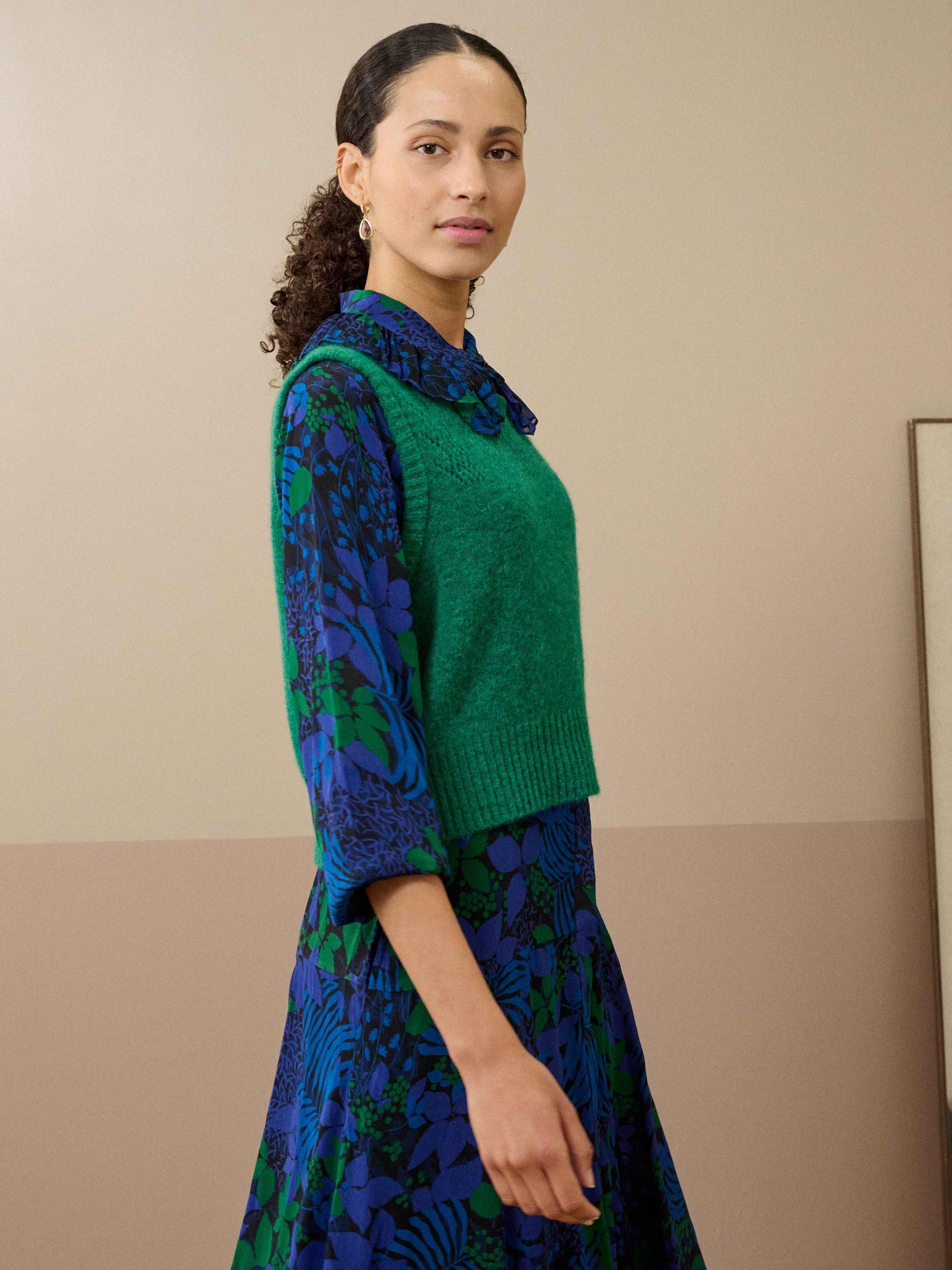 Product image 2 of 4, which shows Brora Crop Textured Alpaca Blend Tank, Emerald, 8