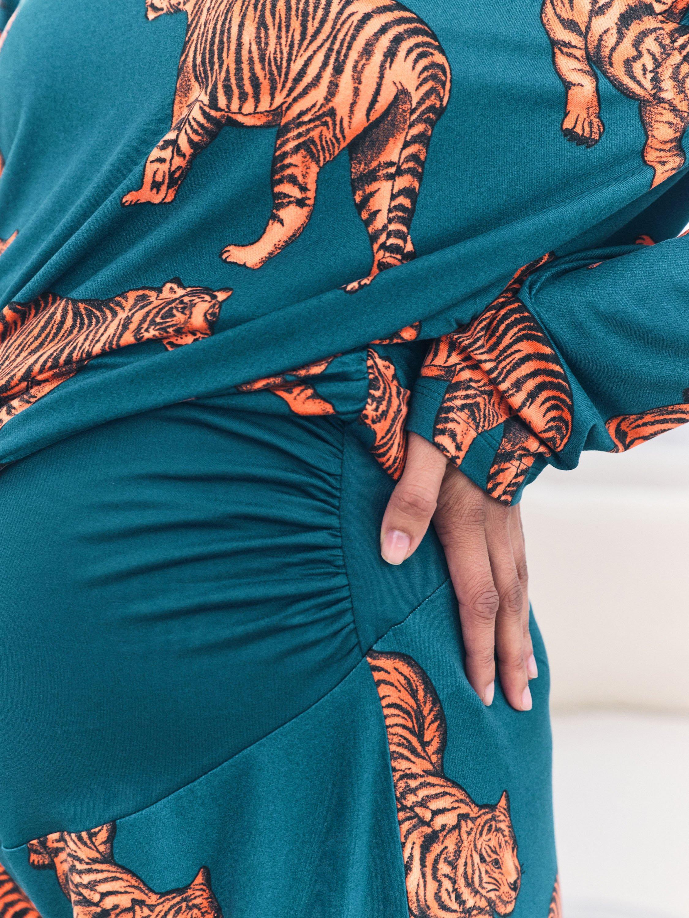 Product image 5 of 5, which shows Chelsea Peers Tigers Long Maternity Pyjama Set, Teal/Multi, 6